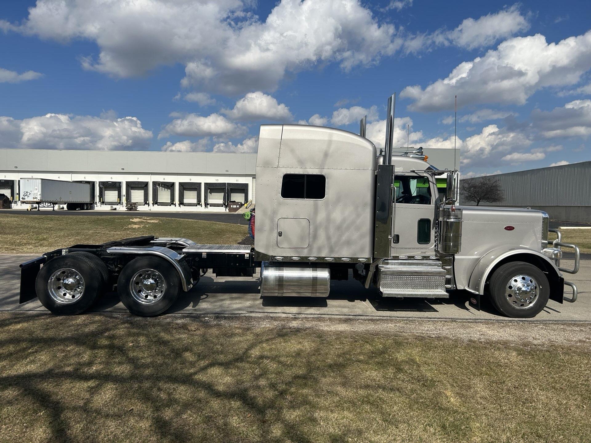 2022 Peterbilt 389 - image 5