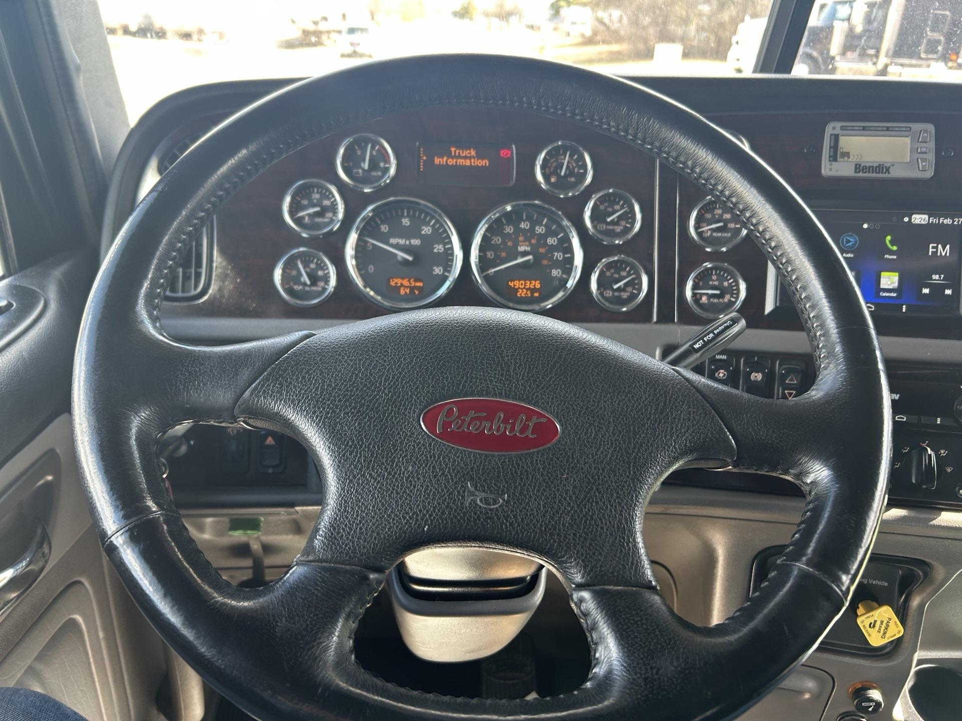 2022 Peterbilt 389 - image 10