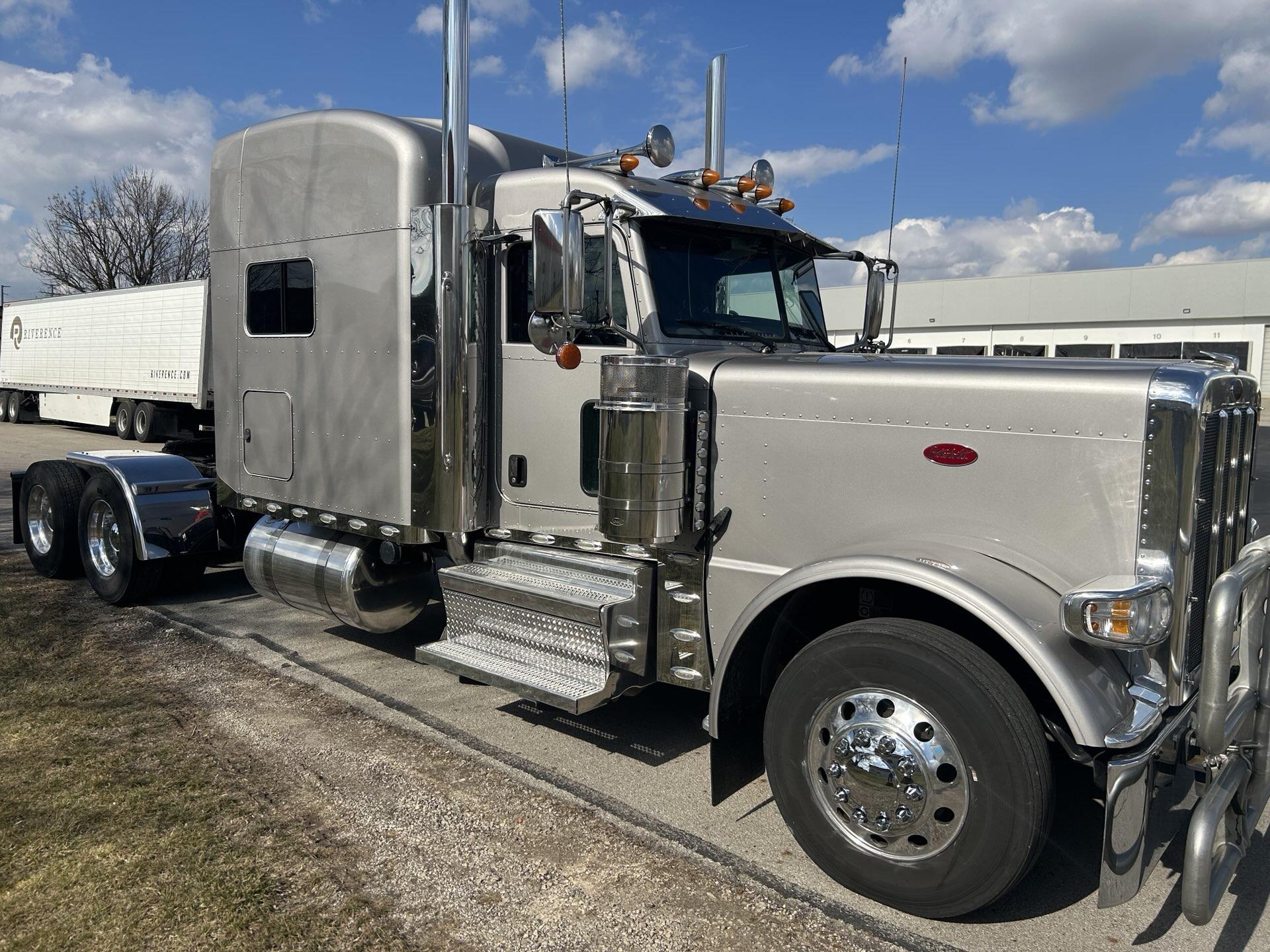2022 Peterbilt 389 - image 6