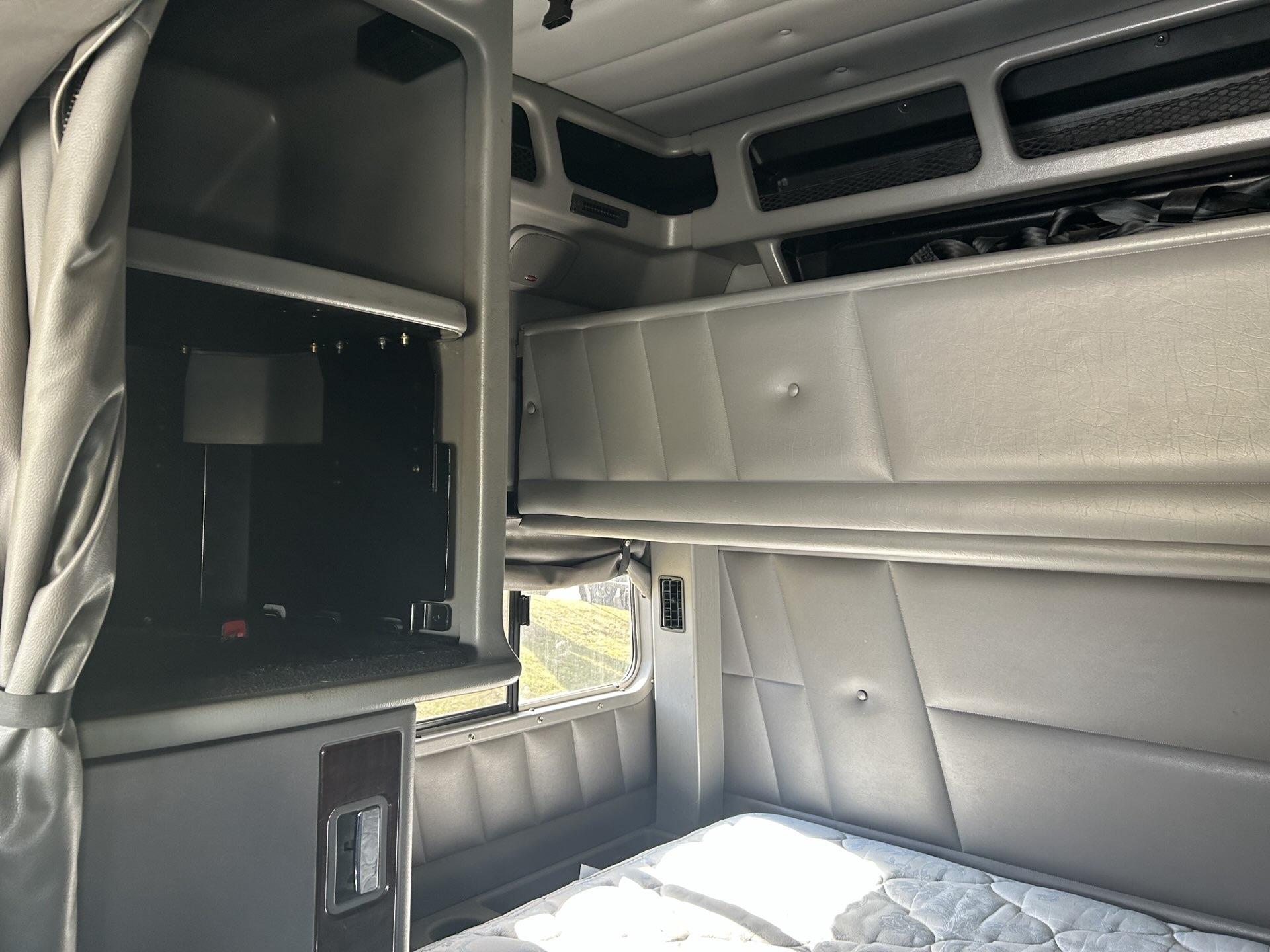 2022 Peterbilt 389 - image 13