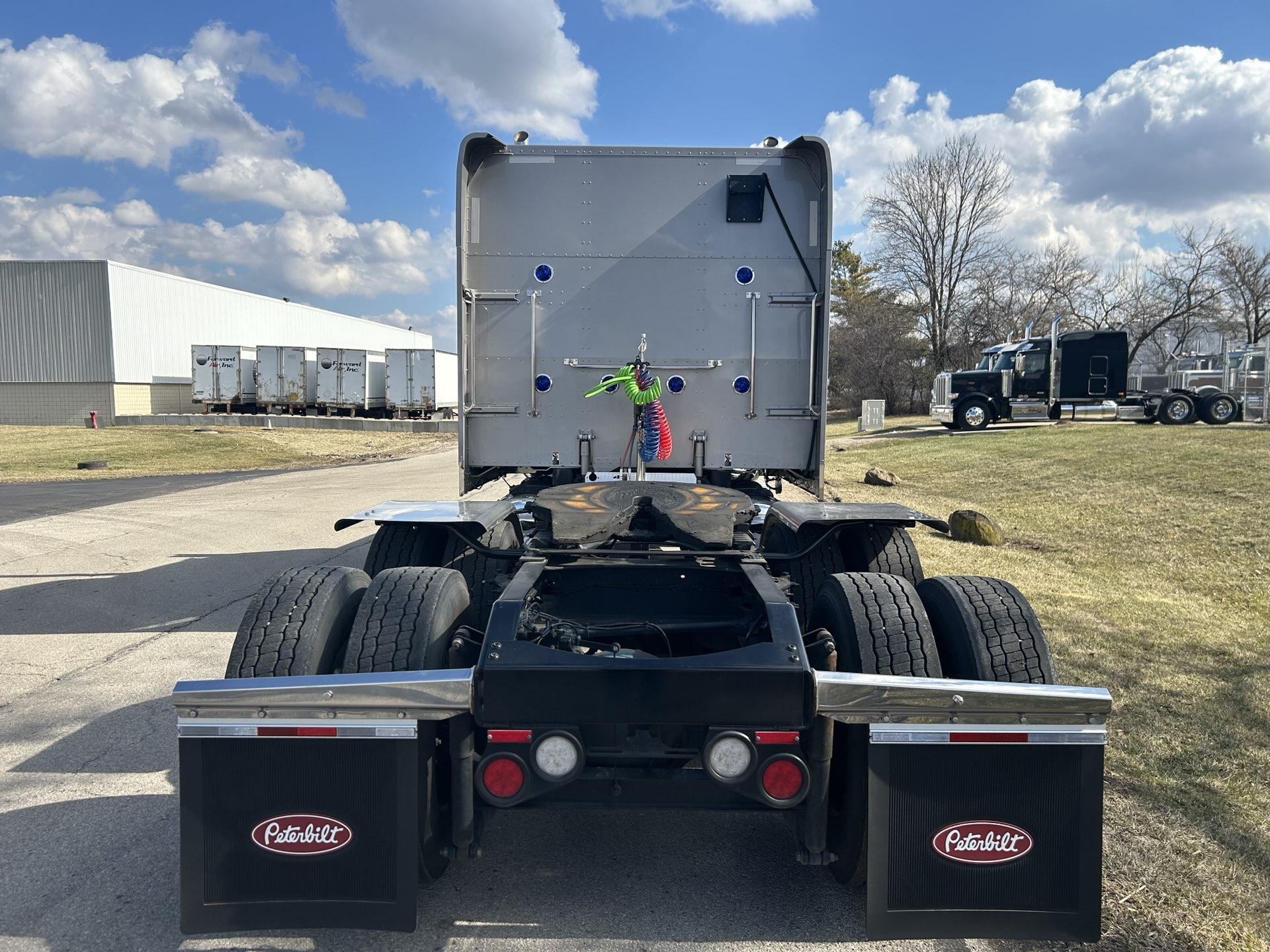 2022 Peterbilt 389 - image 18