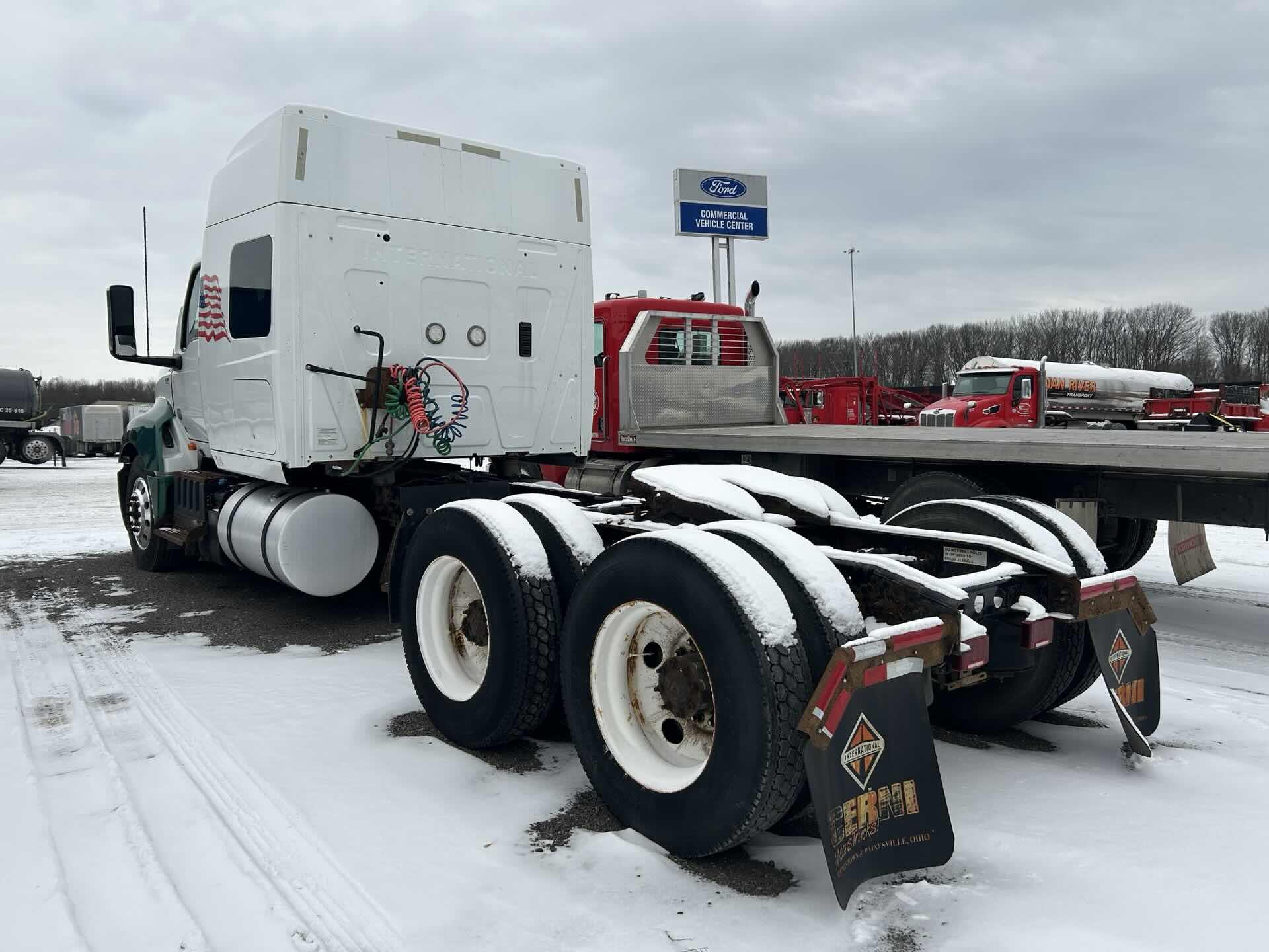 2019 International LT - image 4