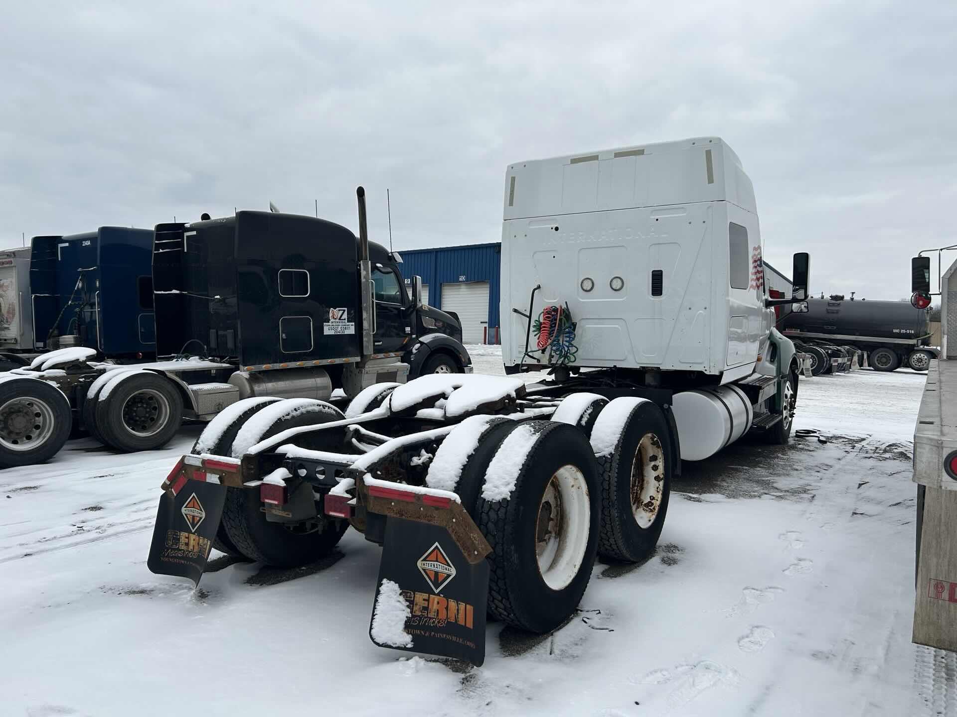 2019 International LT - image 5