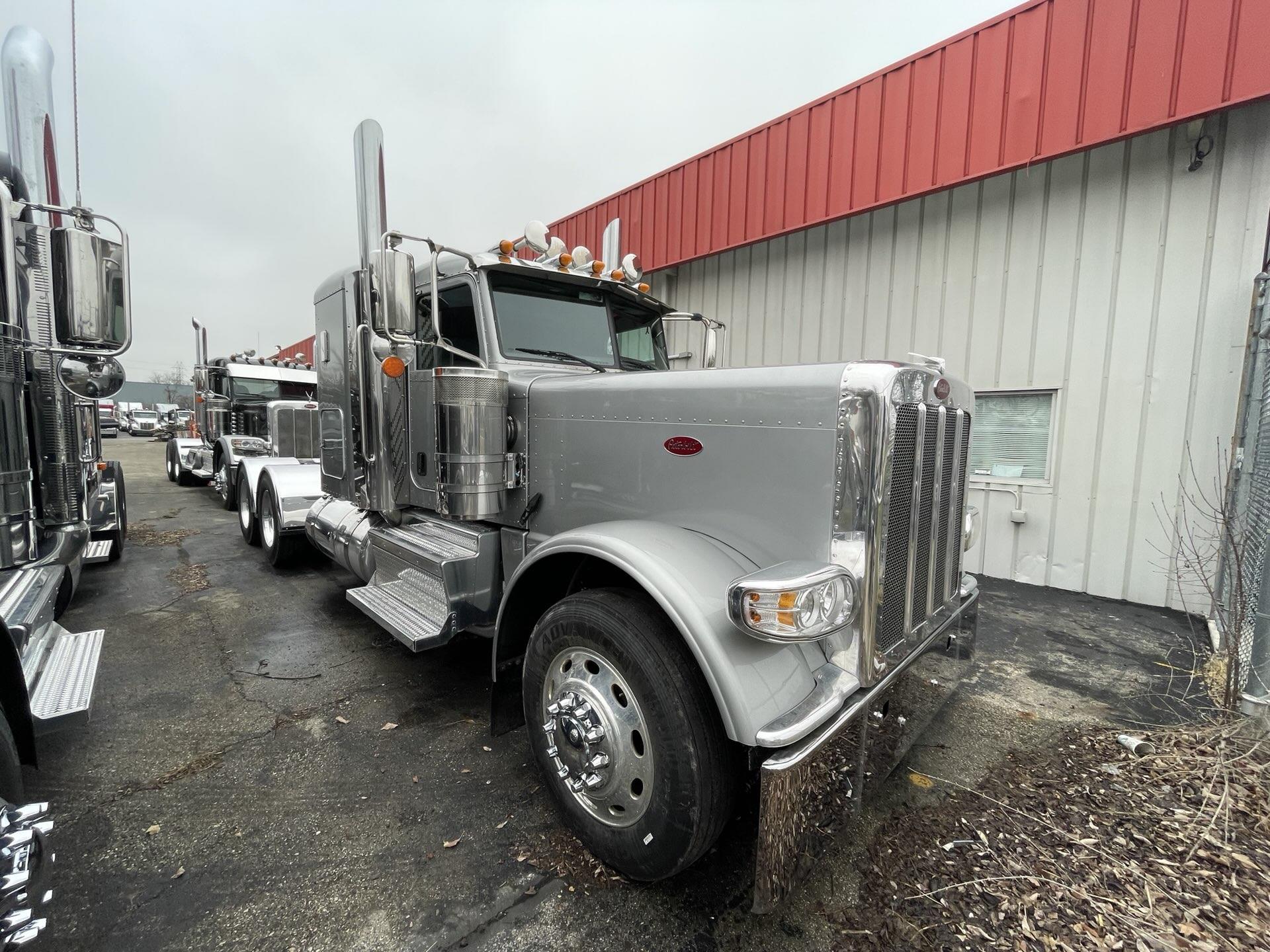 2023 Peterbilt 389 - image 2