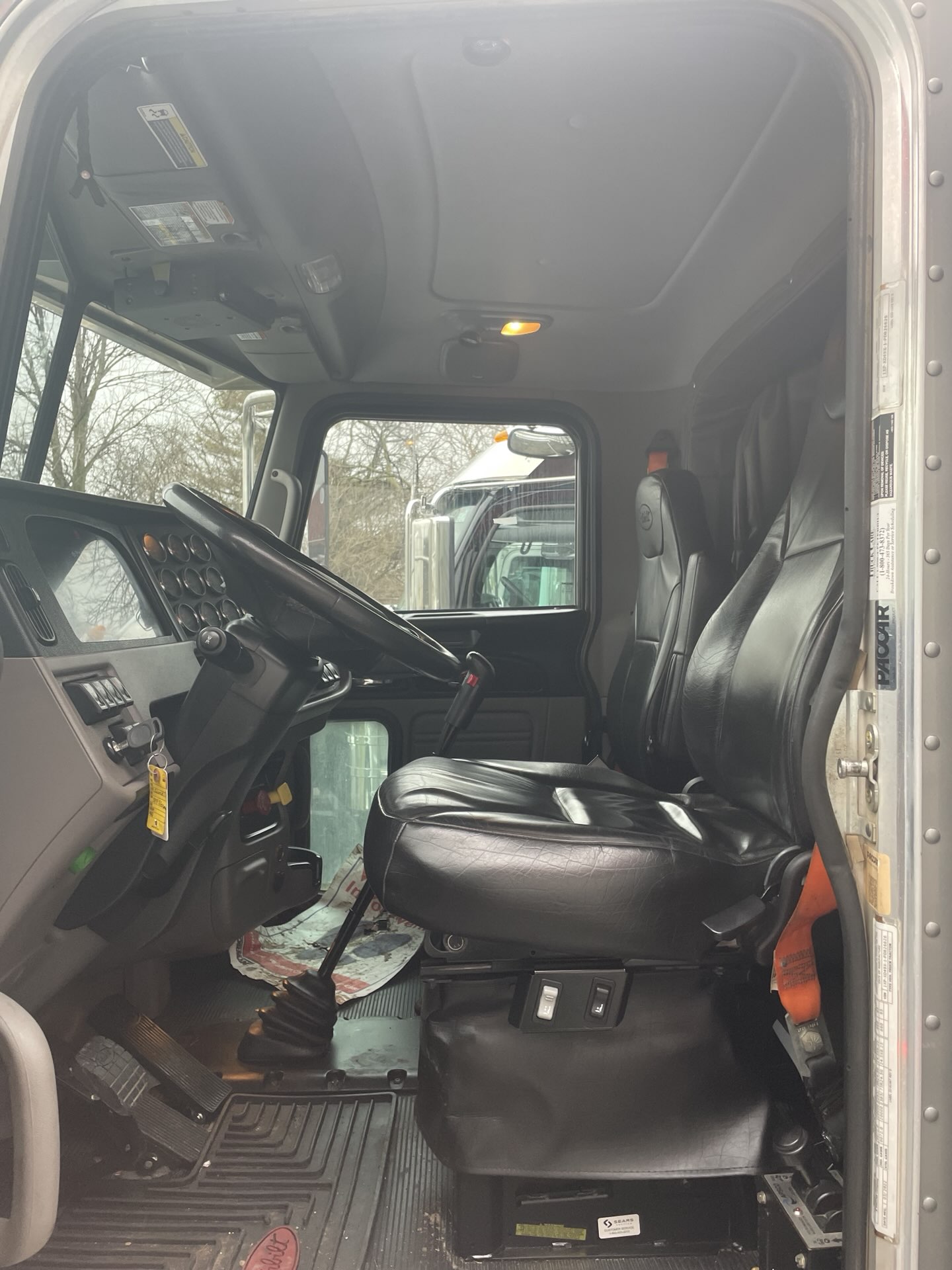 2023 Peterbilt 389 - image 11