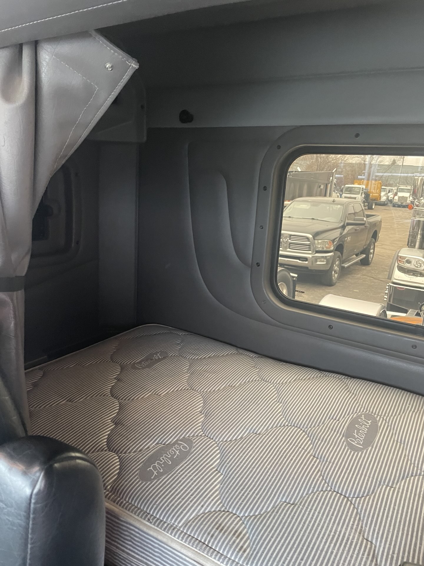 2023 Peterbilt 389 - image 15