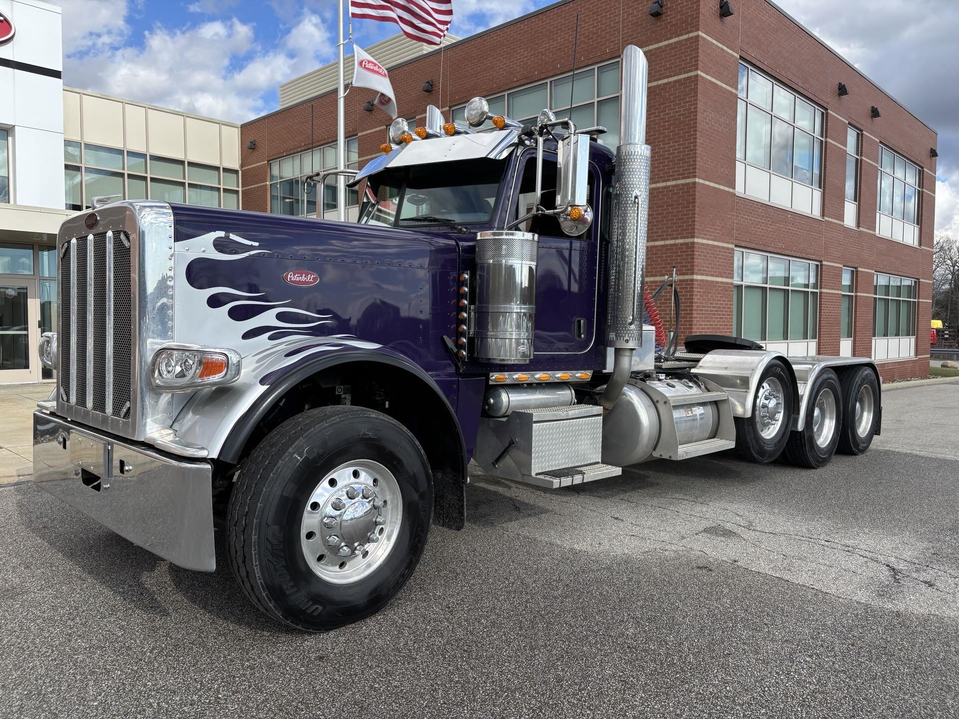 2020 Peterbilt 389