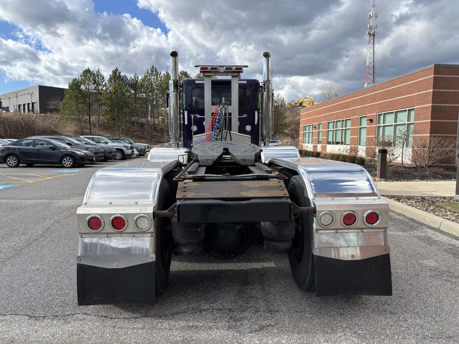 2020 Peterbilt 389 - image 7