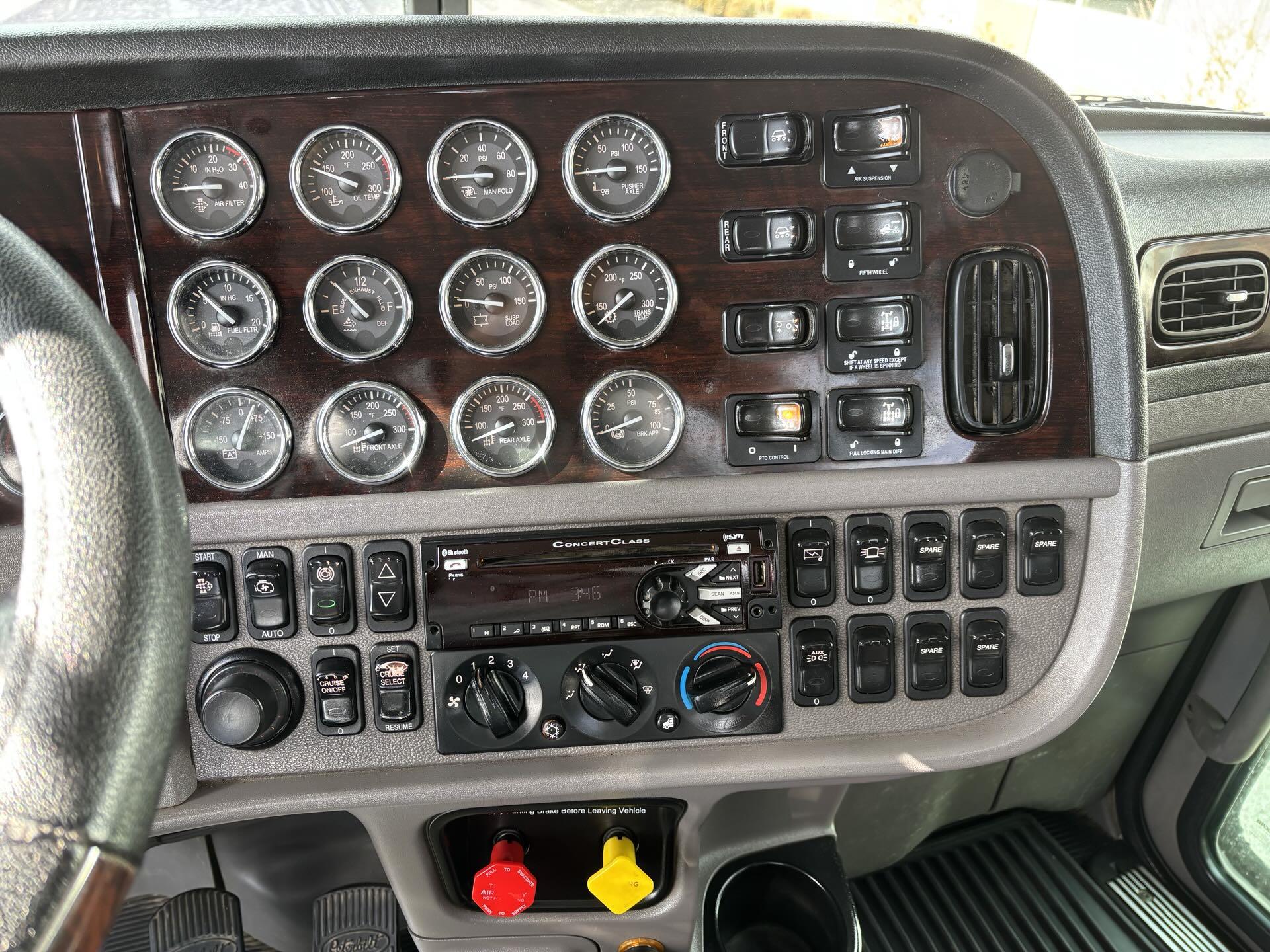 2020 Peterbilt 389 - image 11