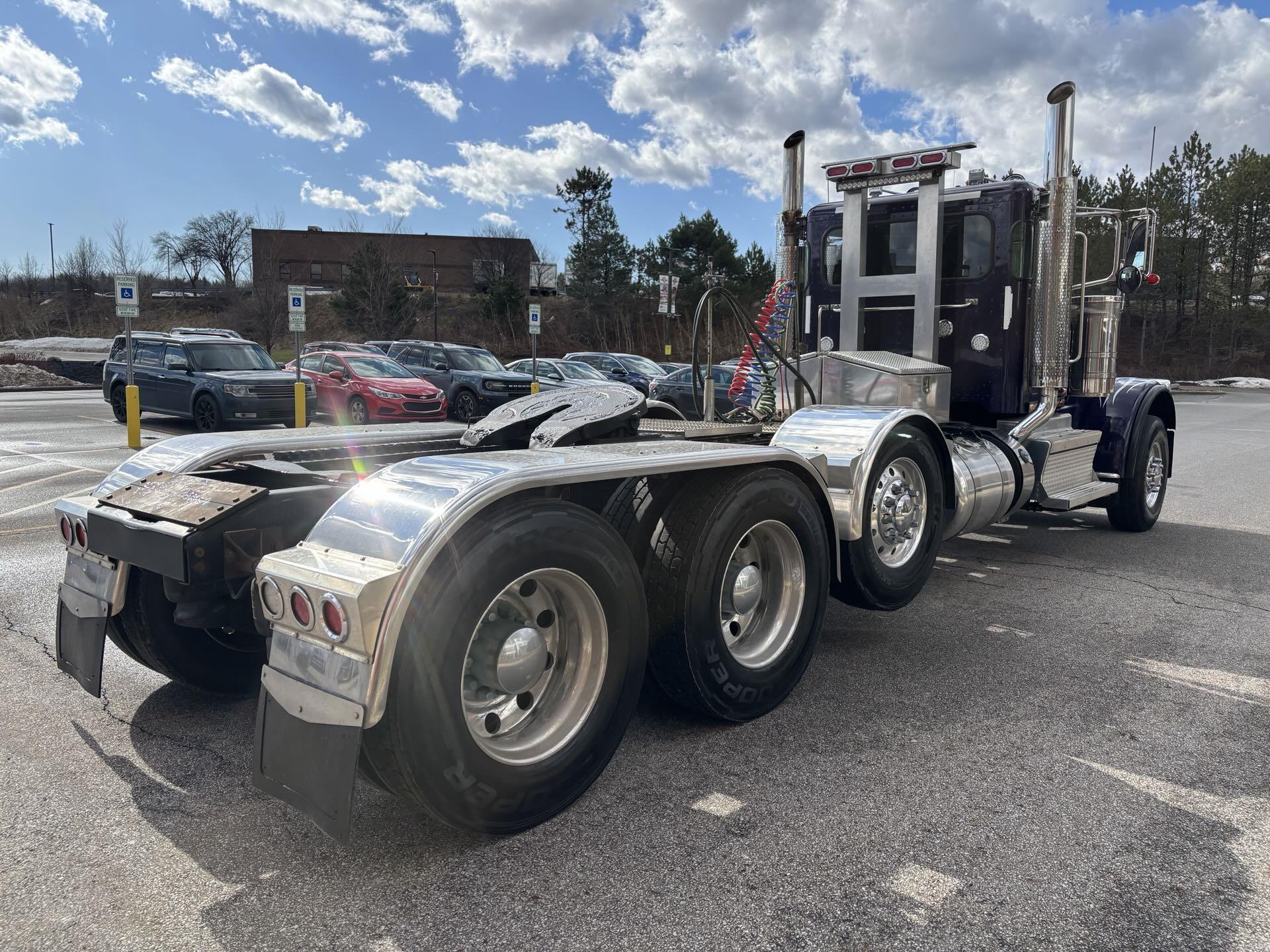 2020 Peterbilt 389 - image 6