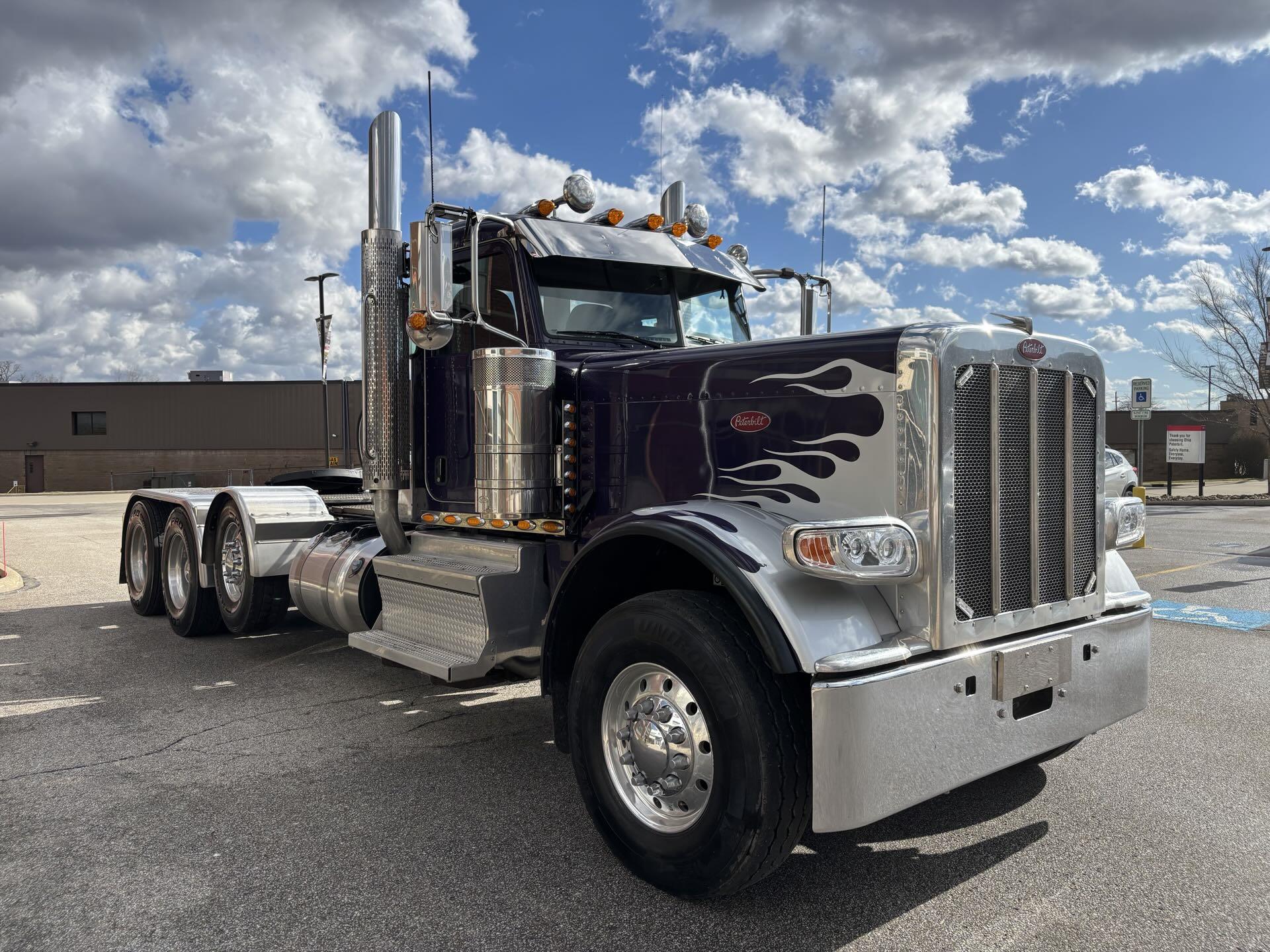 2020 Peterbilt 389 - image 4