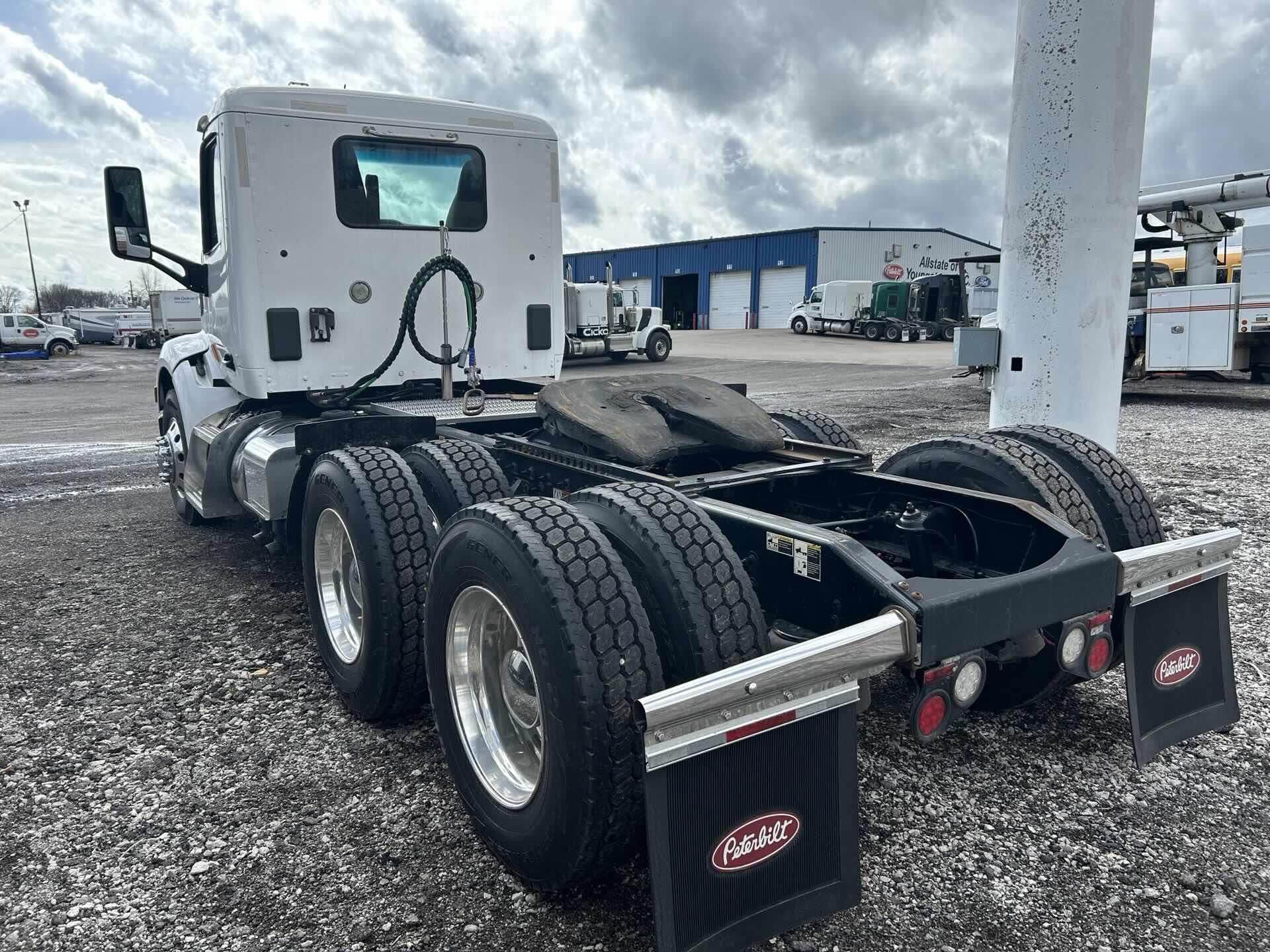 2021 Peterbilt 579 - image 4