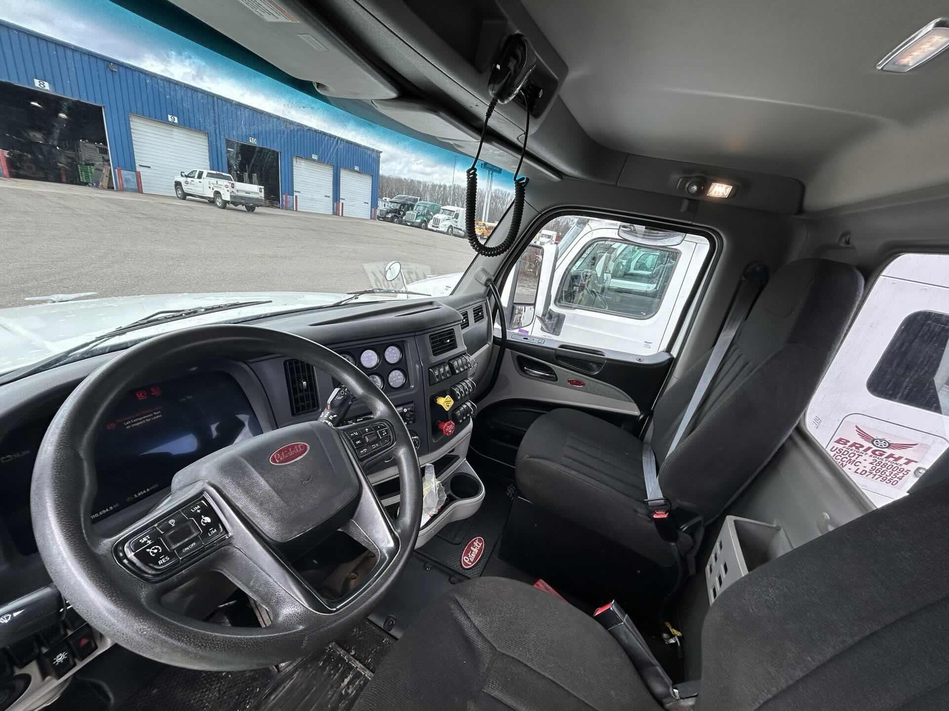2021 Peterbilt 579 - image 5