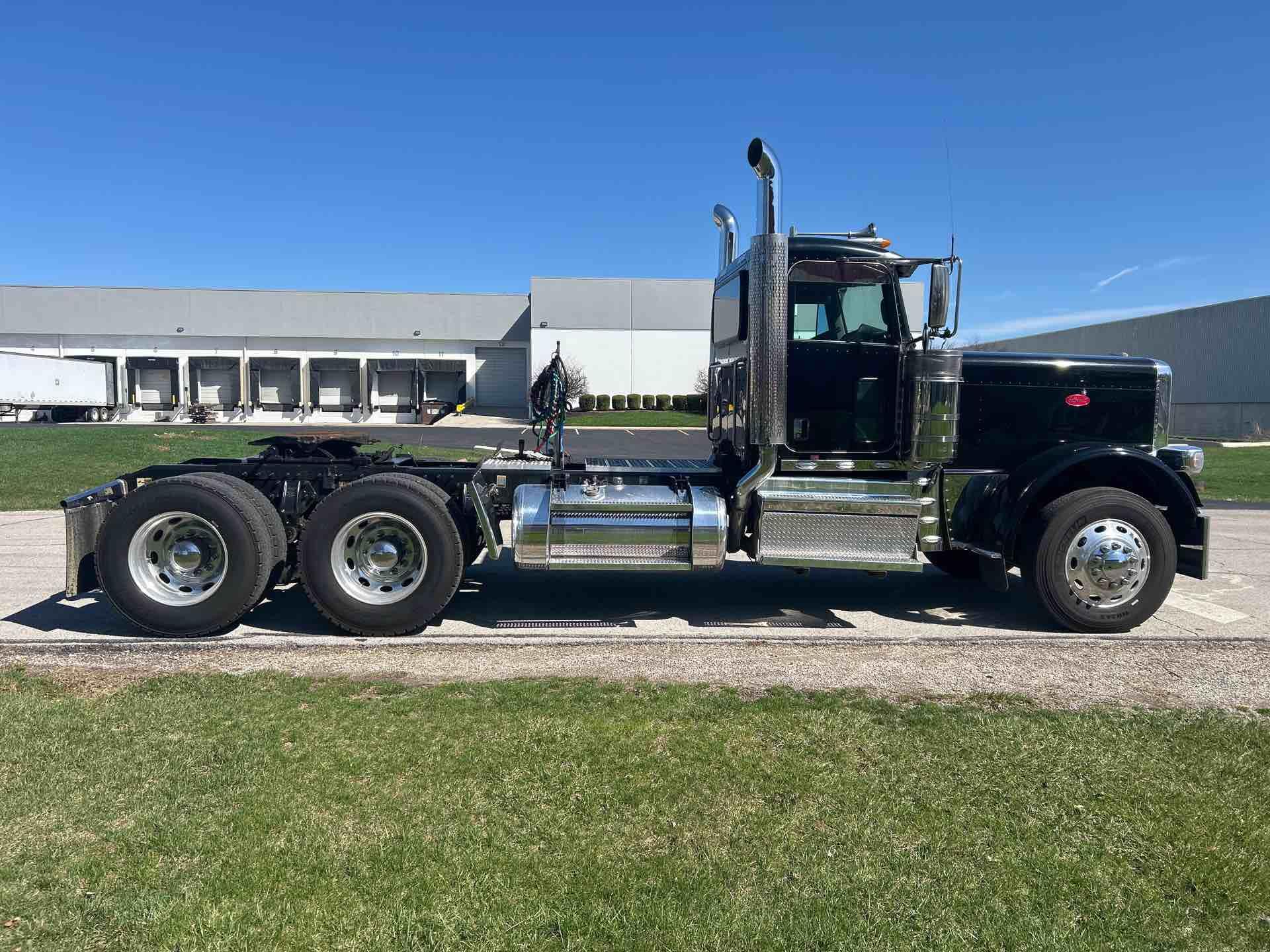 2022 Peterbilt 389 - image 5