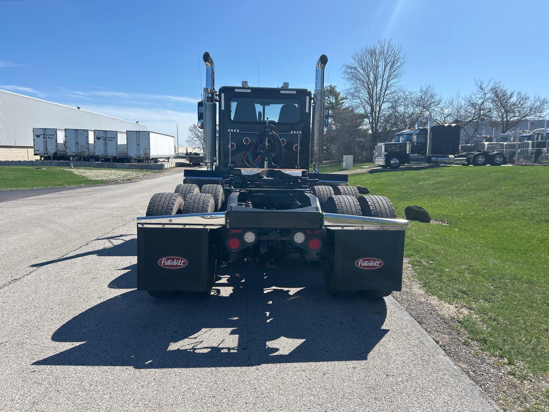 2022 Peterbilt 389 - image 6