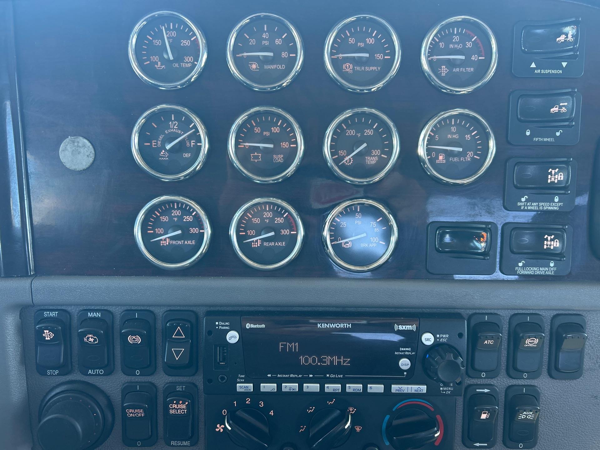 2022 Peterbilt 389 - image 15