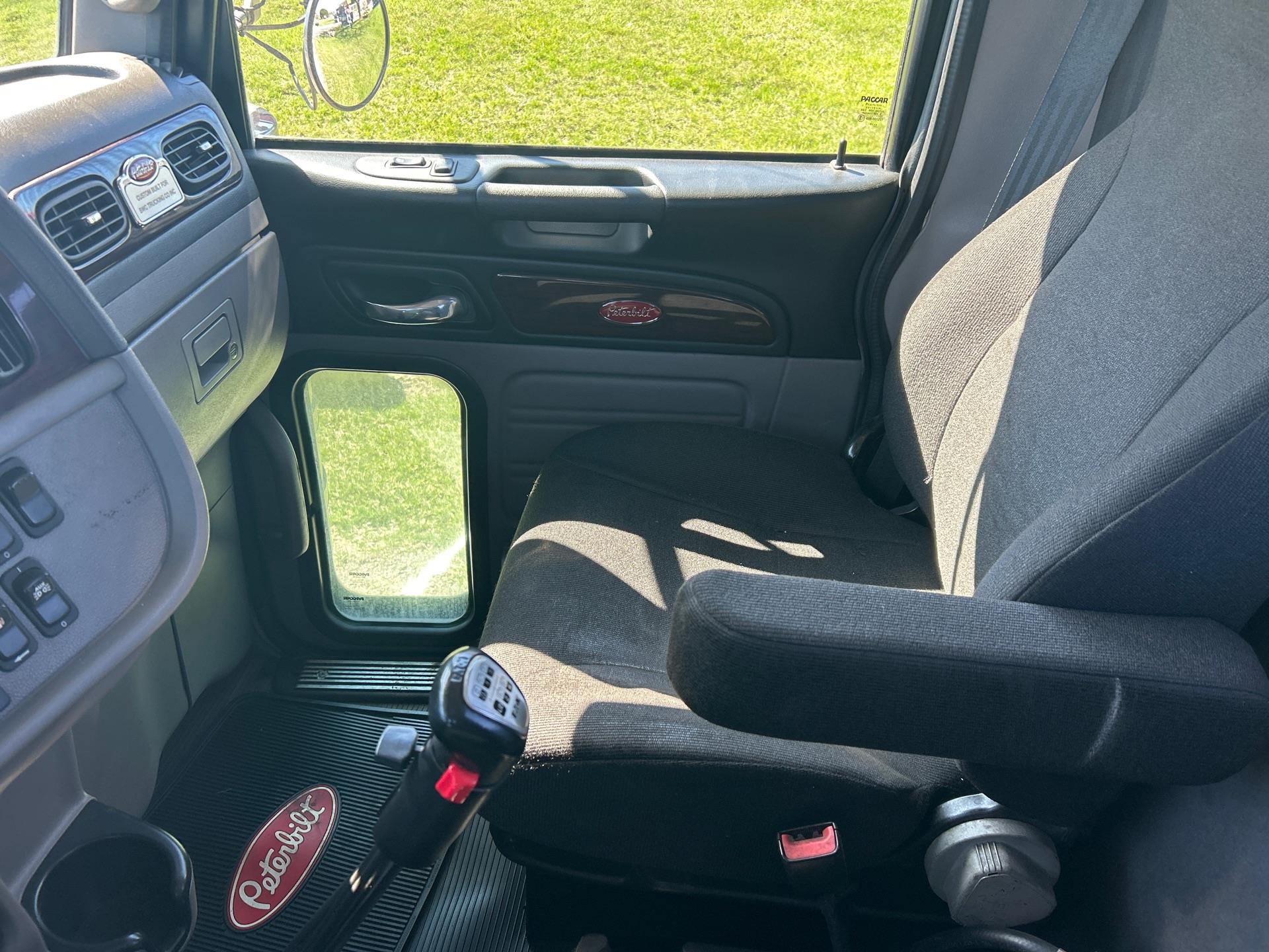 2022 Peterbilt 389 - image 16