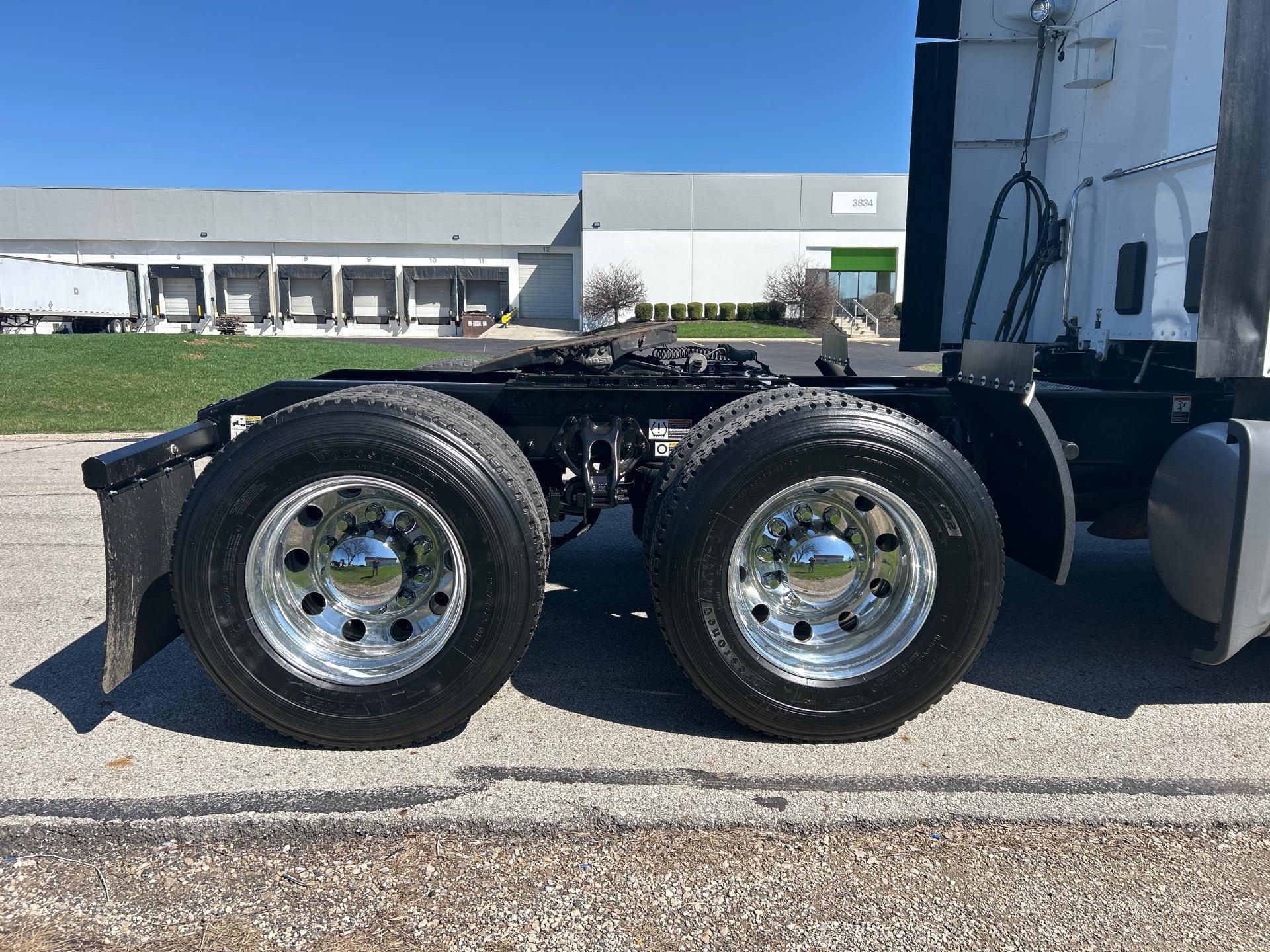 2021 Peterbilt 579 - image 5