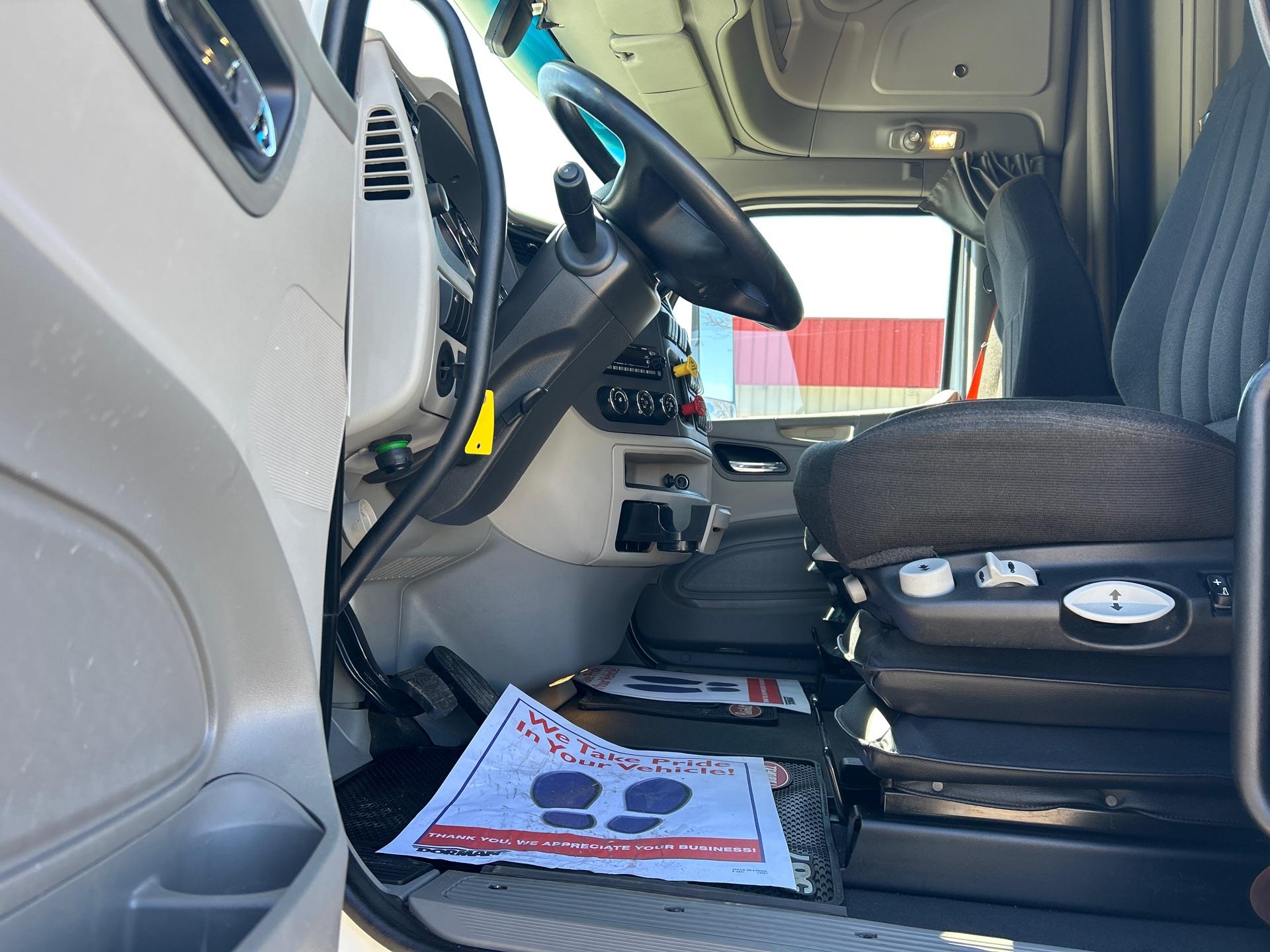 2021 Peterbilt 579 - image 10