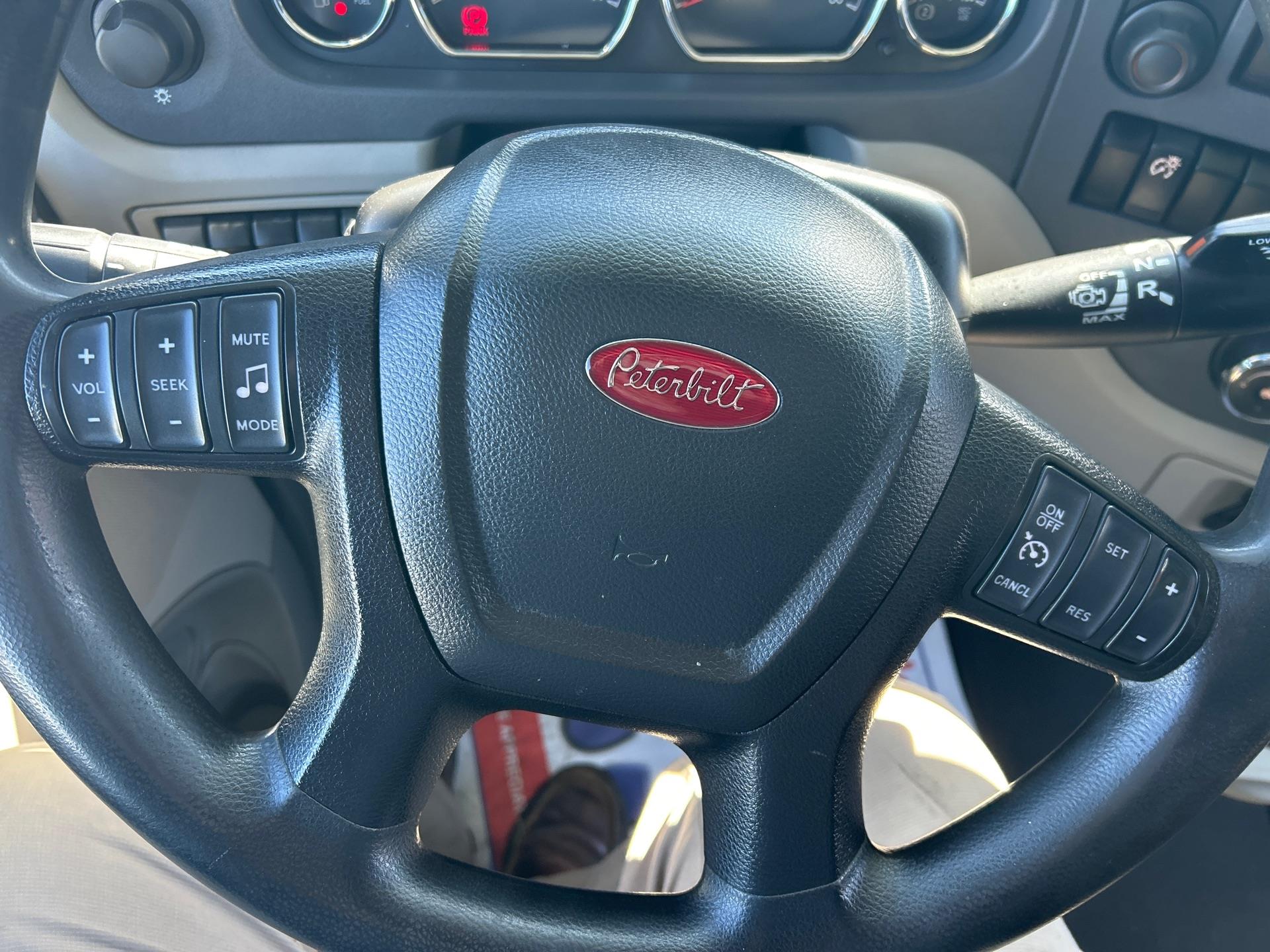 2021 Peterbilt 579 - image 12