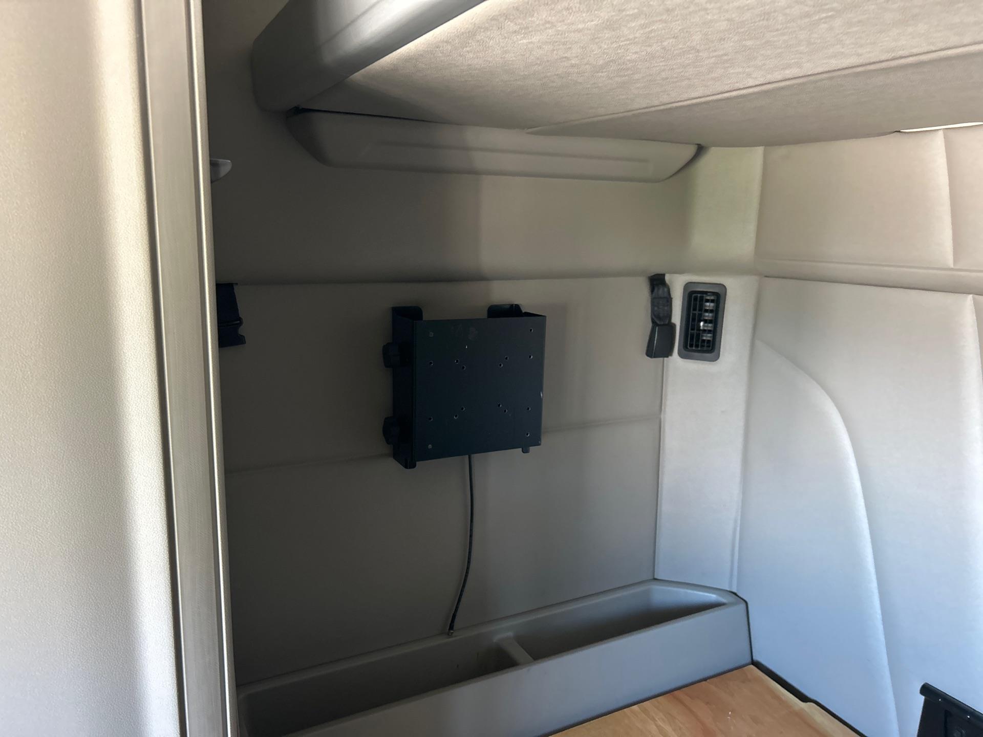 2021 Peterbilt 579 - image 19