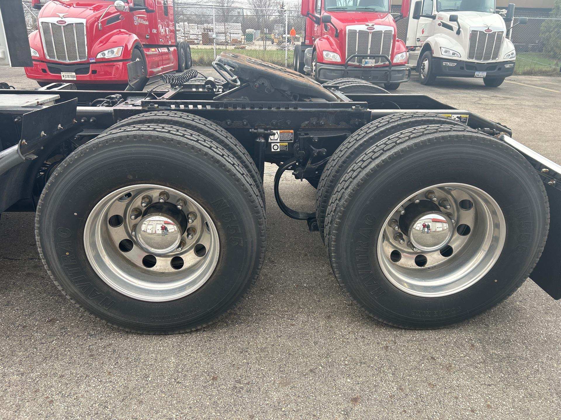 2019 Peterbilt 579 - image 6
