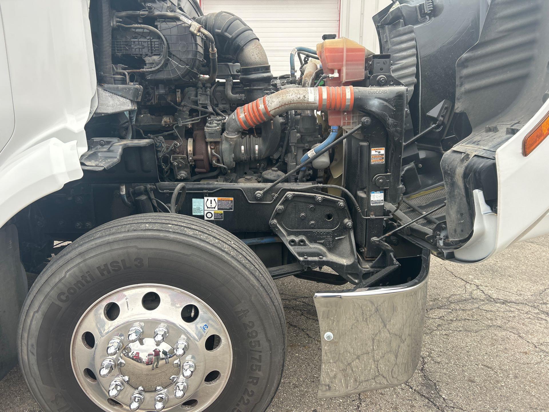 2019 Peterbilt 579 - image 9