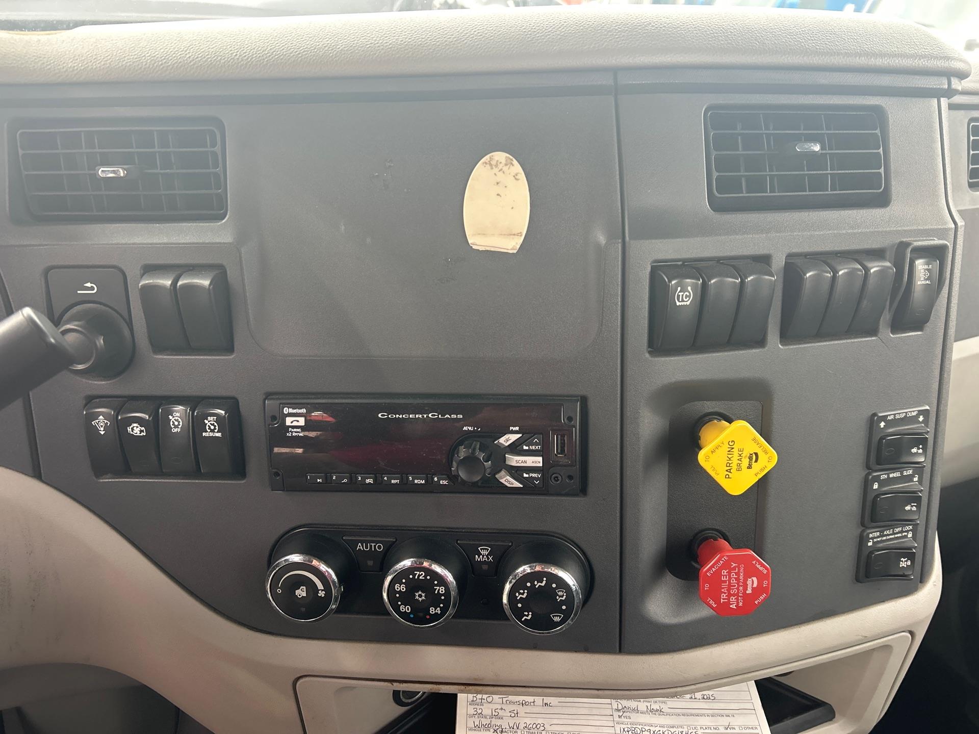 2019 Peterbilt 579 - image 13