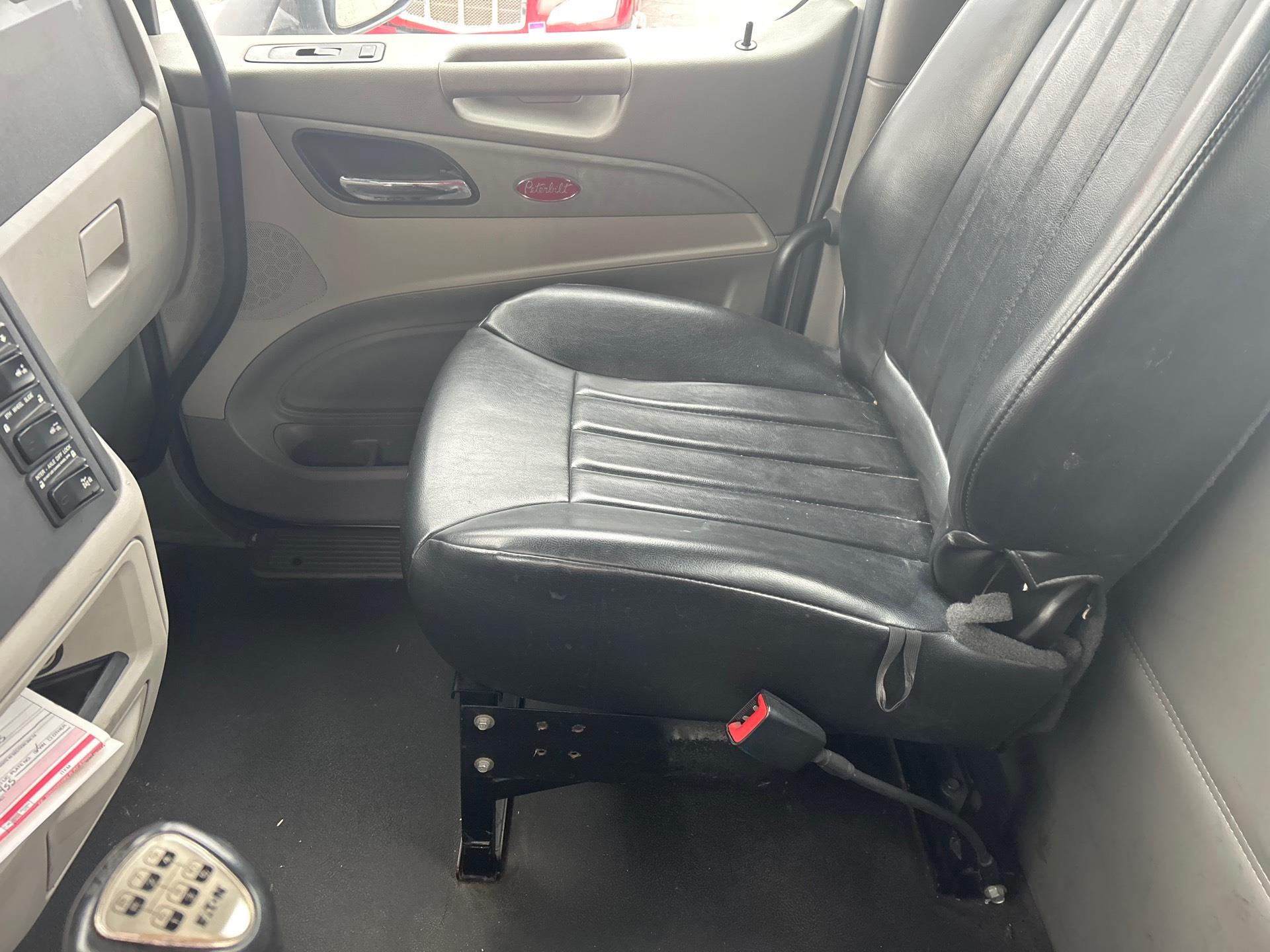 2019 Peterbilt 579 - image 15