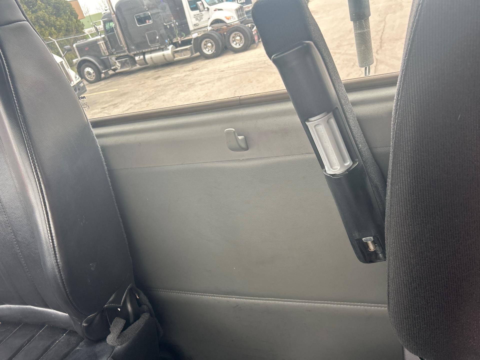 2019 Peterbilt 579 - image 17
