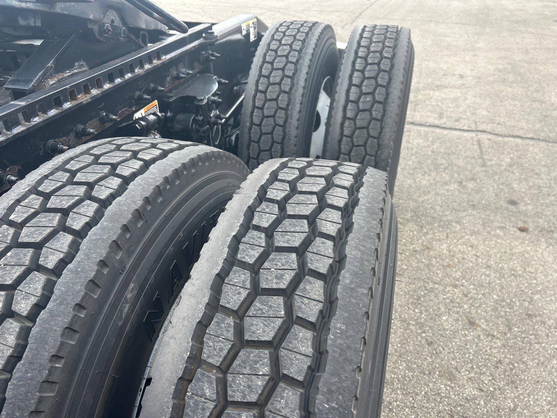 2019 Peterbilt 579 - image 21