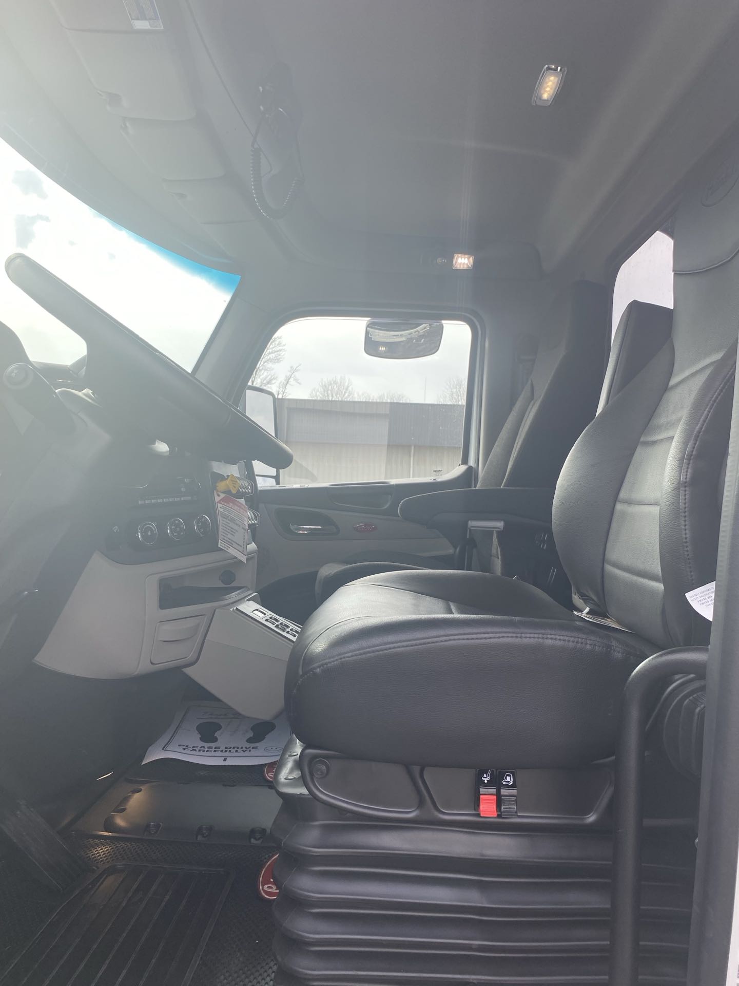 2027 Peterbilt 567 - image 6