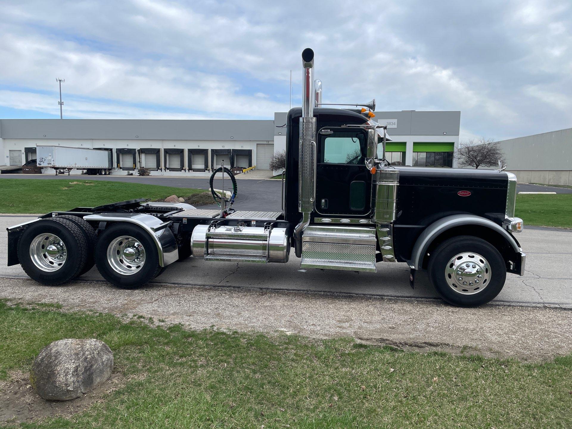 2023 Peterbilt 389 - image 4
