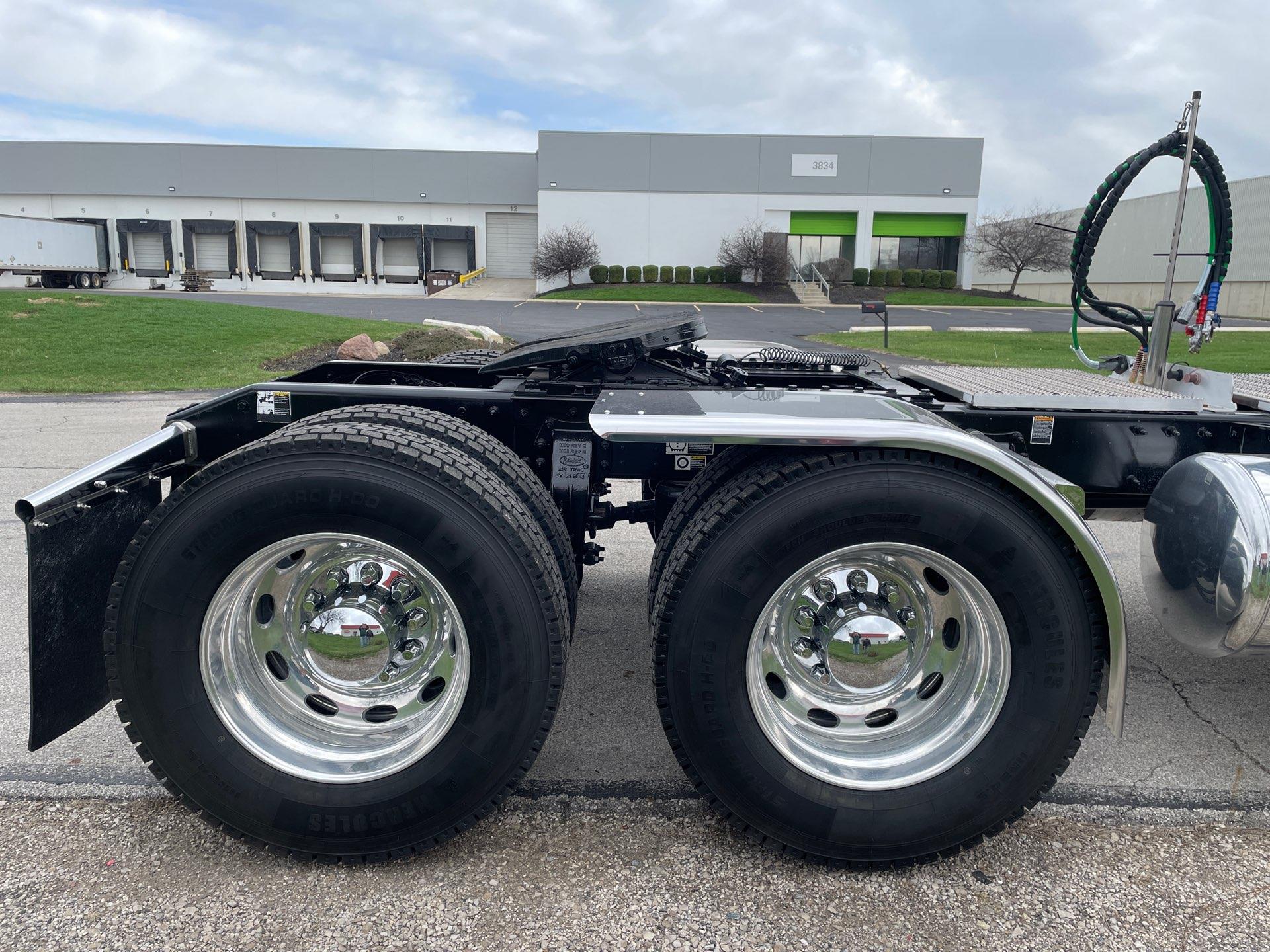 2023 Peterbilt 389 - image 6