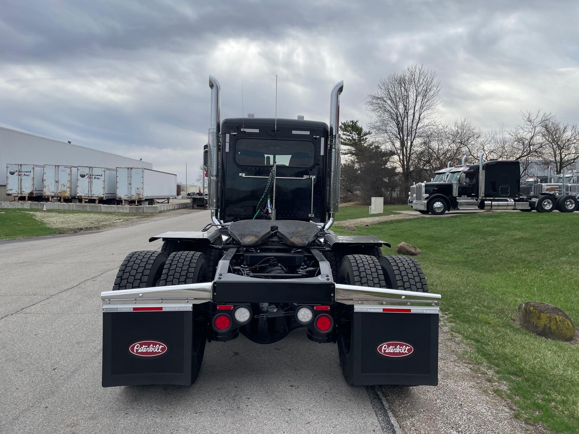 2023 Peterbilt 389 - image 7