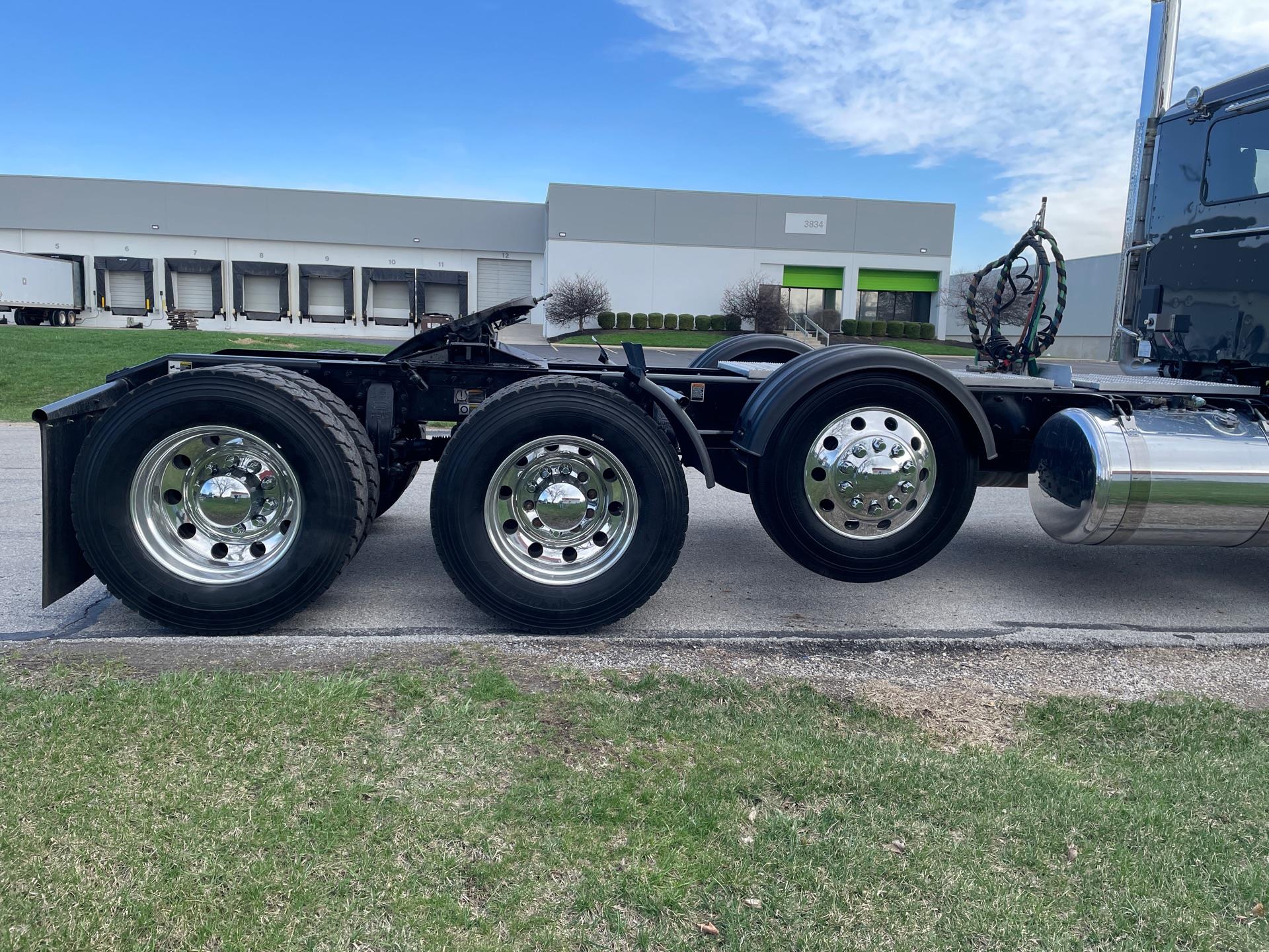 2025 Peterbilt 567 - image 6