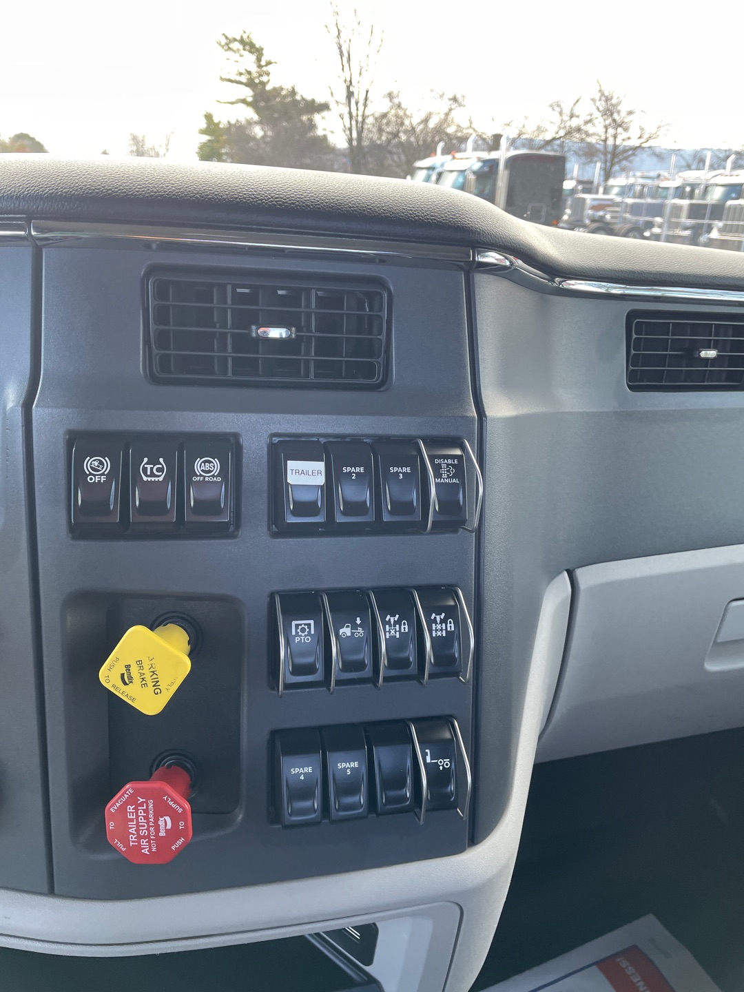 2025 Peterbilt 567 - image 19