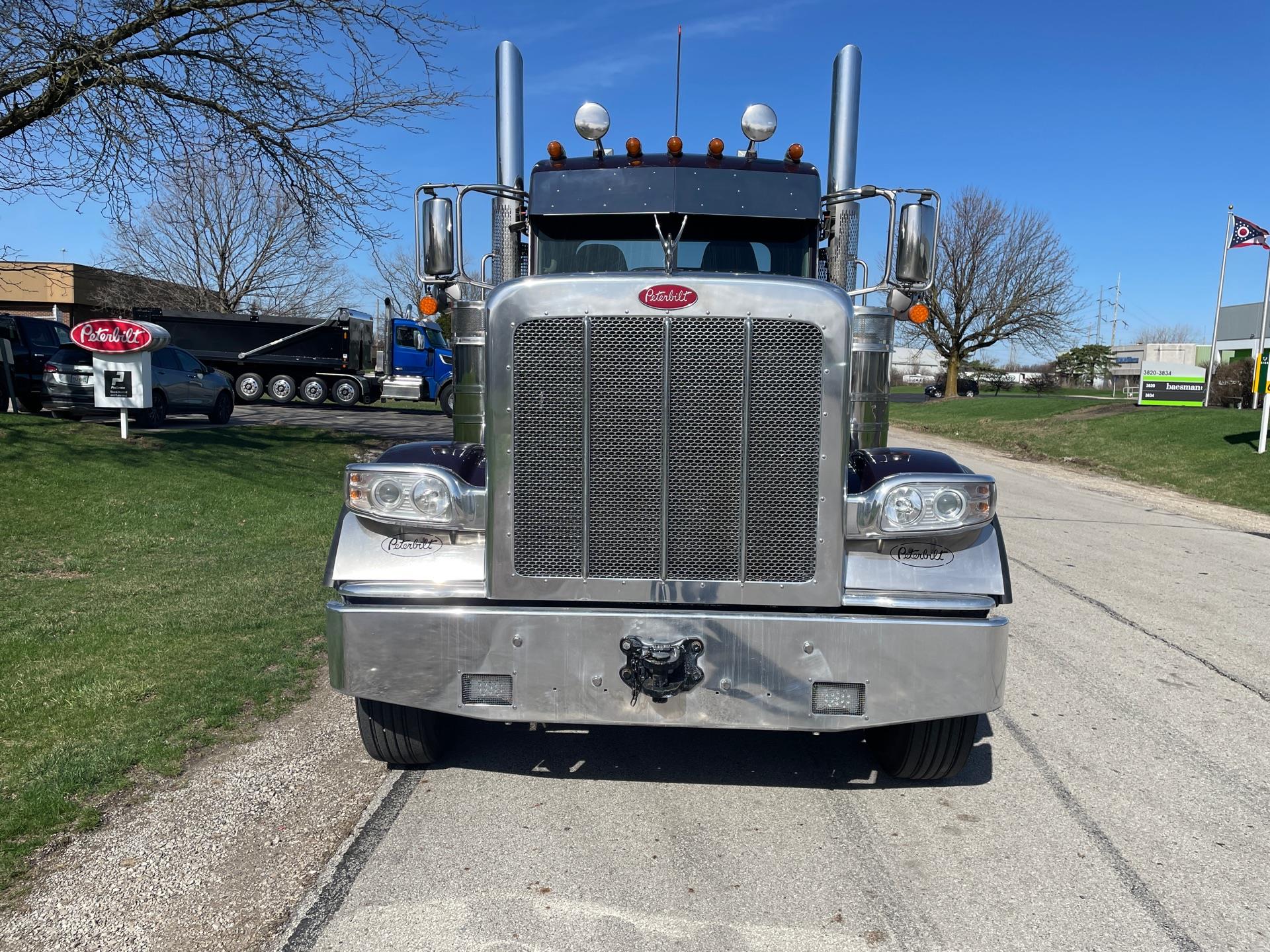 2024 Peterbilt 389 - image 2