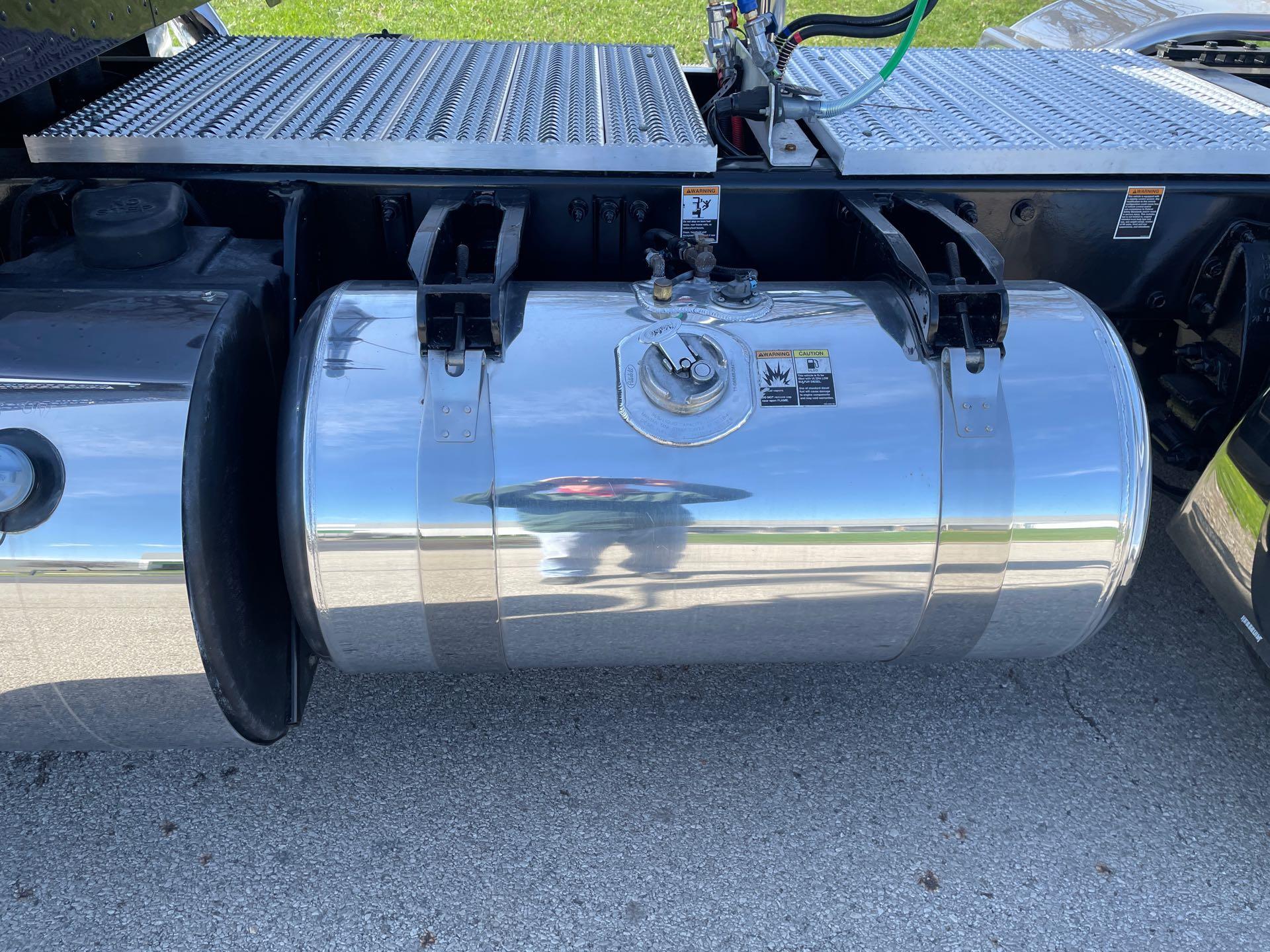 2024 Peterbilt 389 - image 12