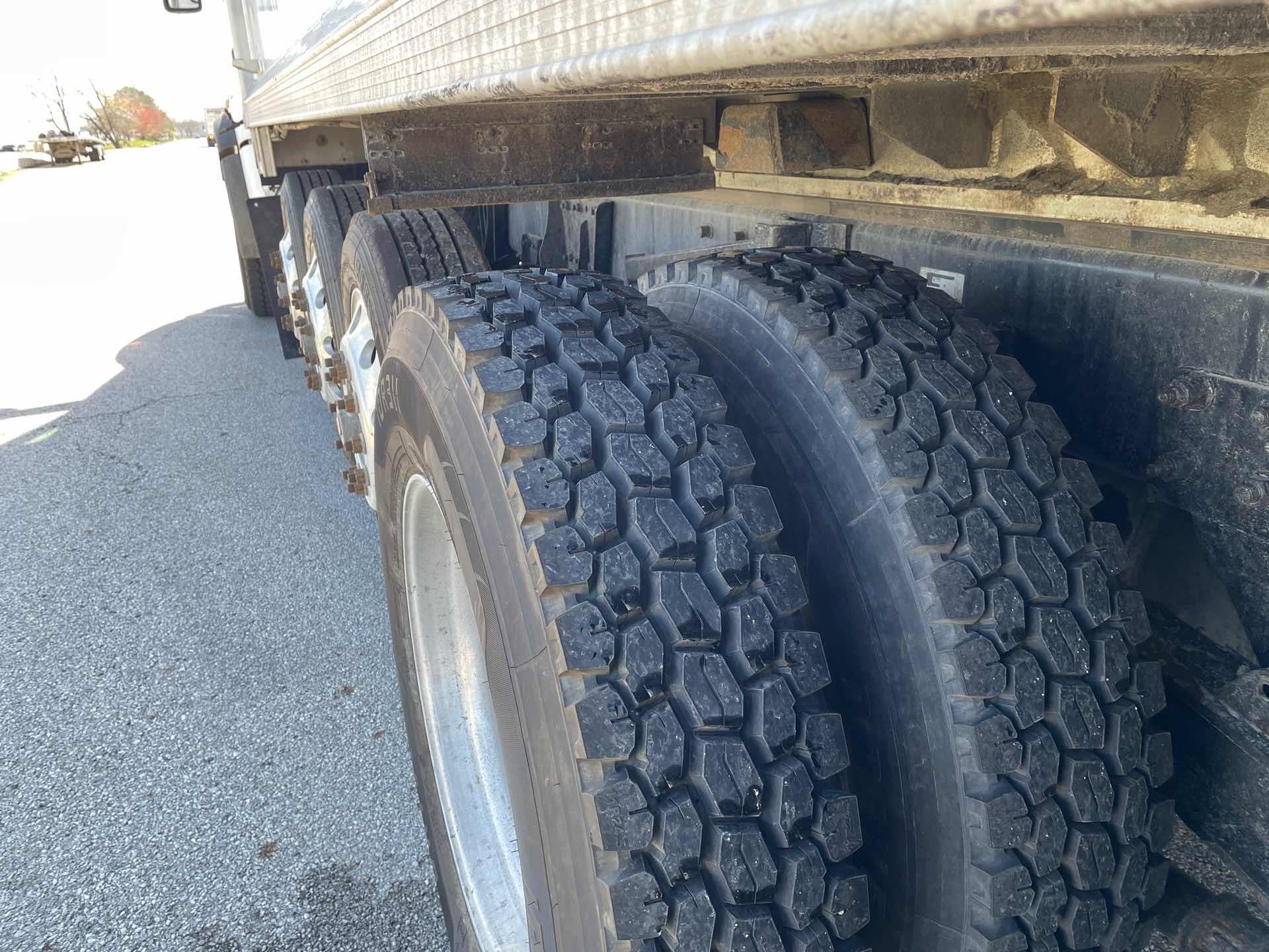 2020 Kenworth T880 - image 6