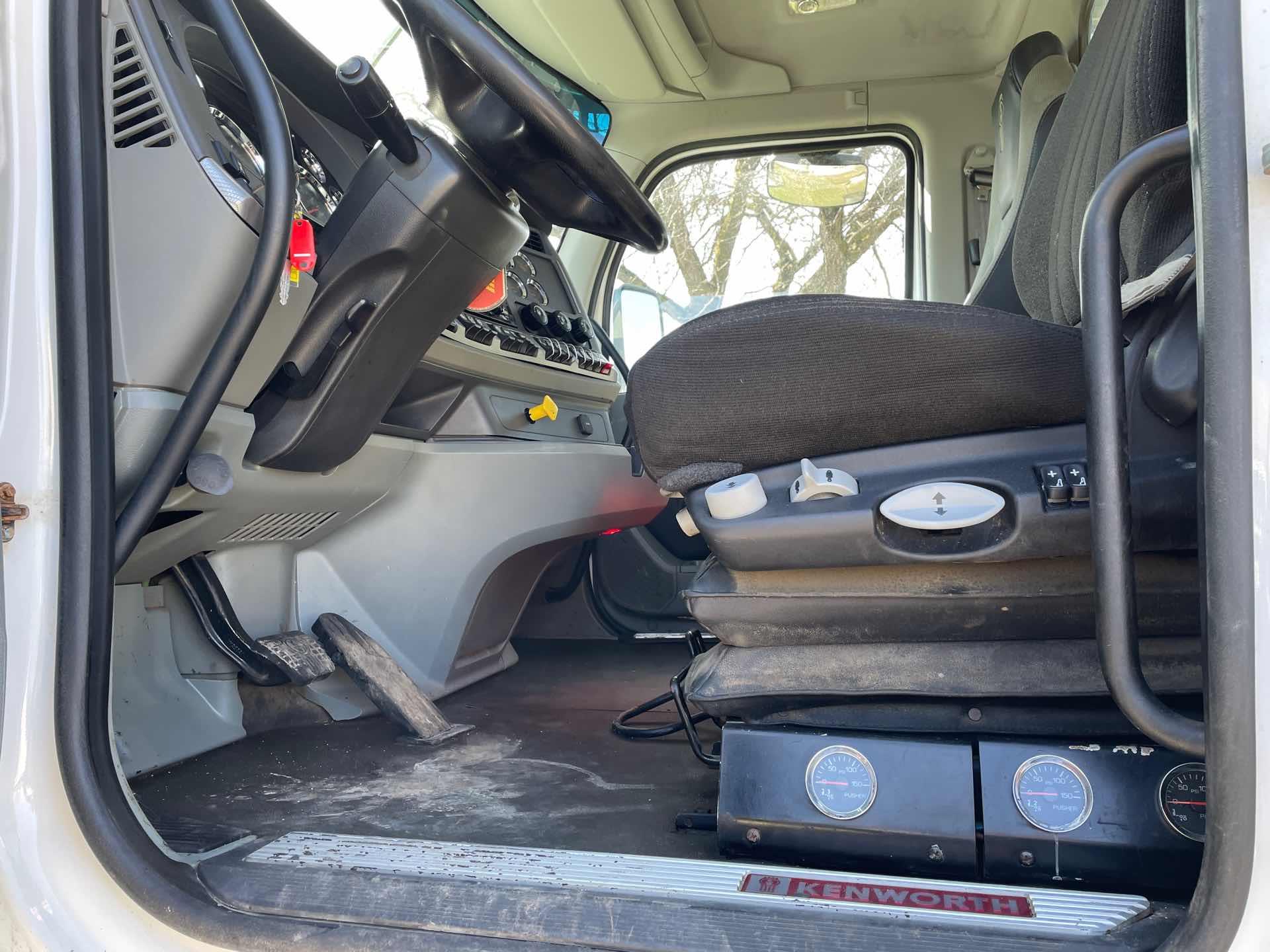 2020 Kenworth T880 - image 11