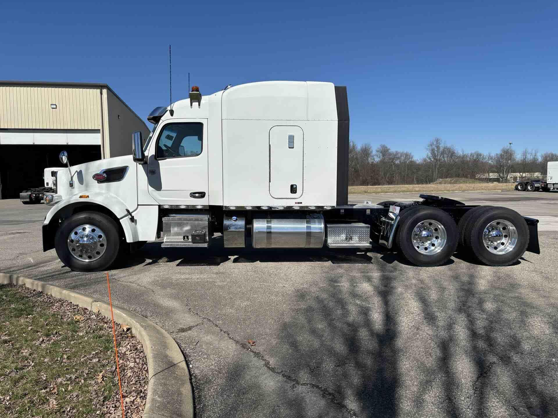 2026 Peterbilt 567 - image 3