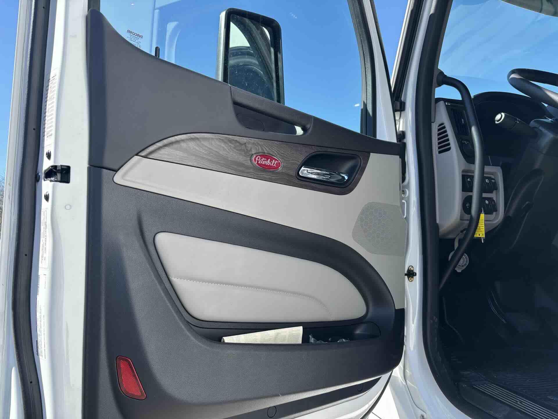 2026 Peterbilt 567 - image 11