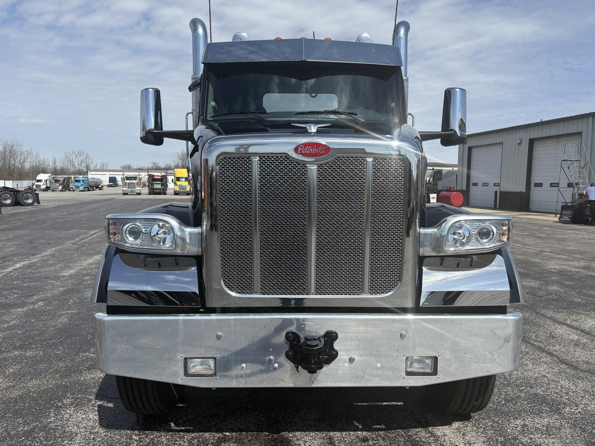 2025 Peterbilt 567 - image 3