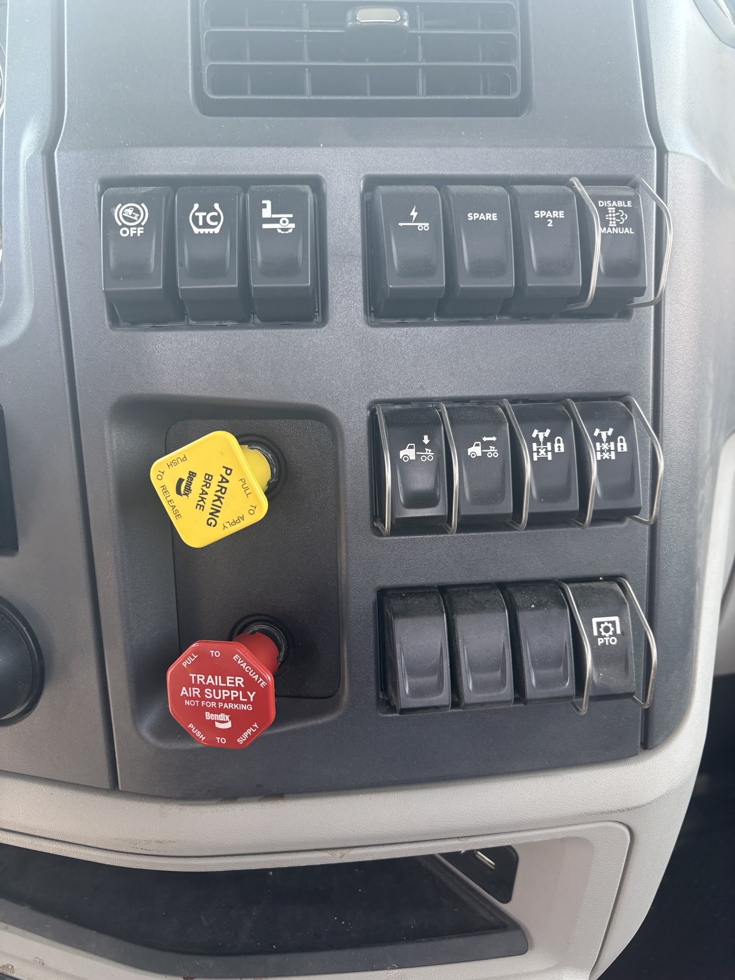 2025 Peterbilt 567 - image 13