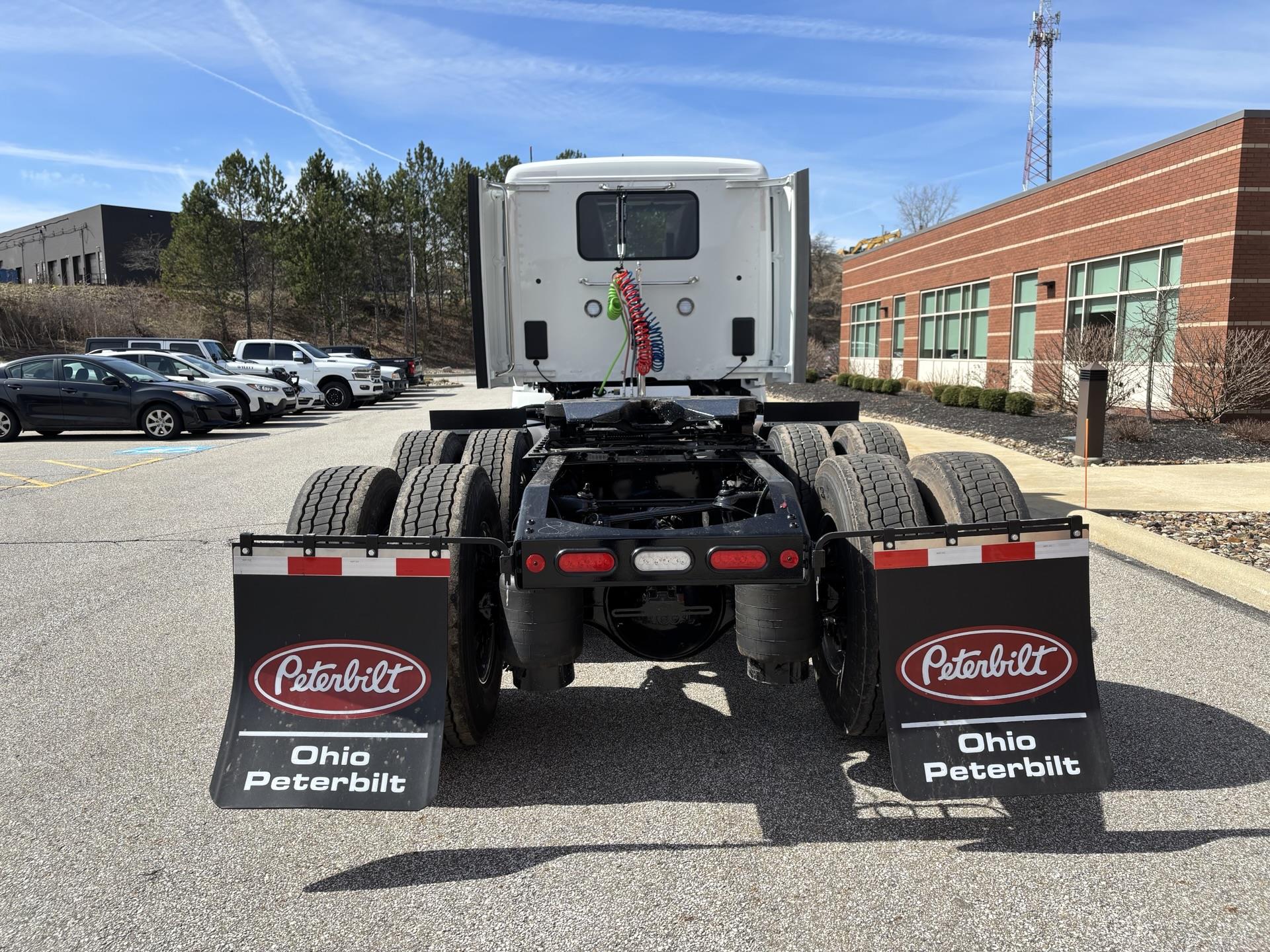 2027 Peterbilt 579 - image 6