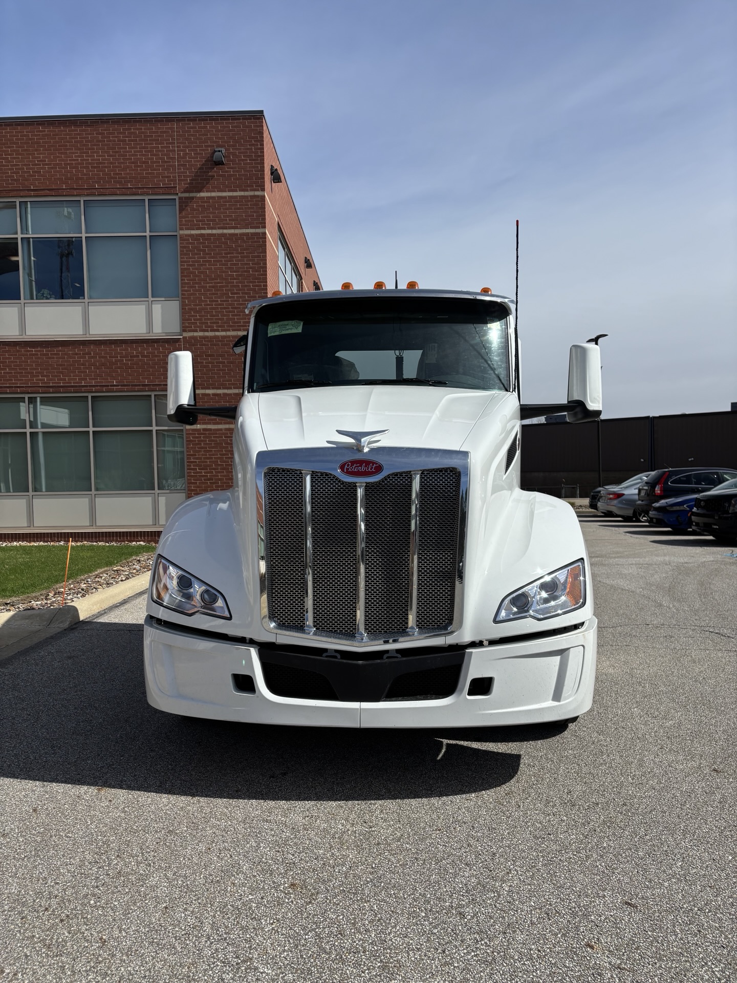 2027 Peterbilt 579 - image 3