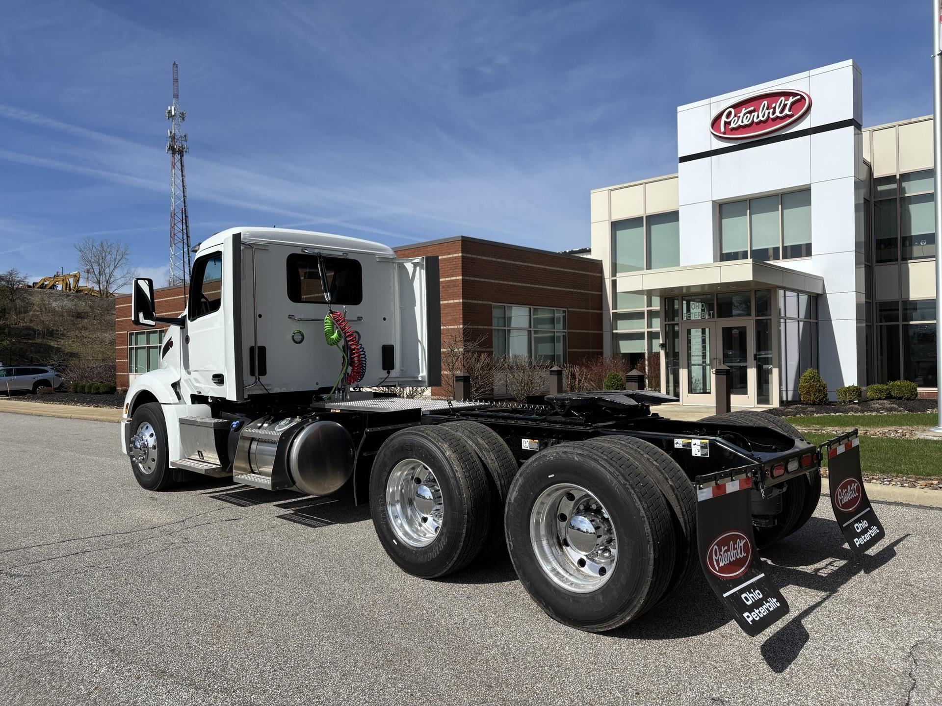 2027 Peterbilt 579 - image 7