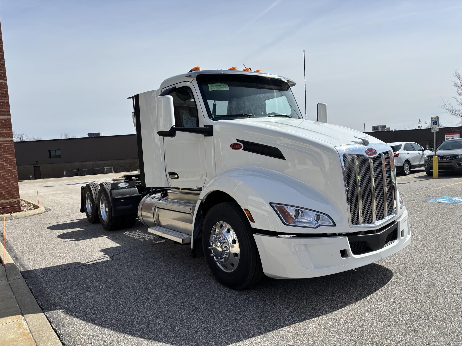 2027 Peterbilt 579 - image 4