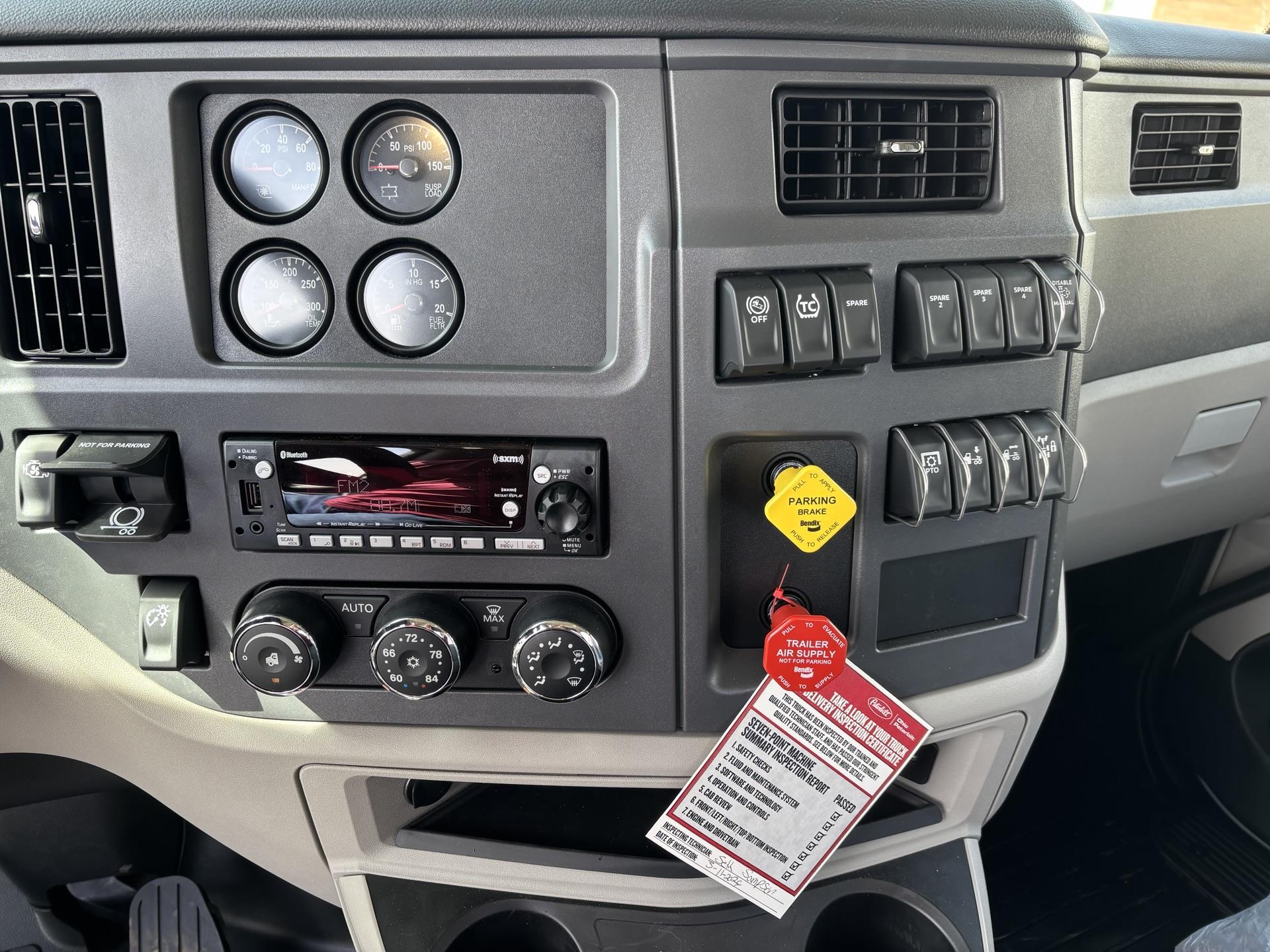 2027 Peterbilt 579 - image 9